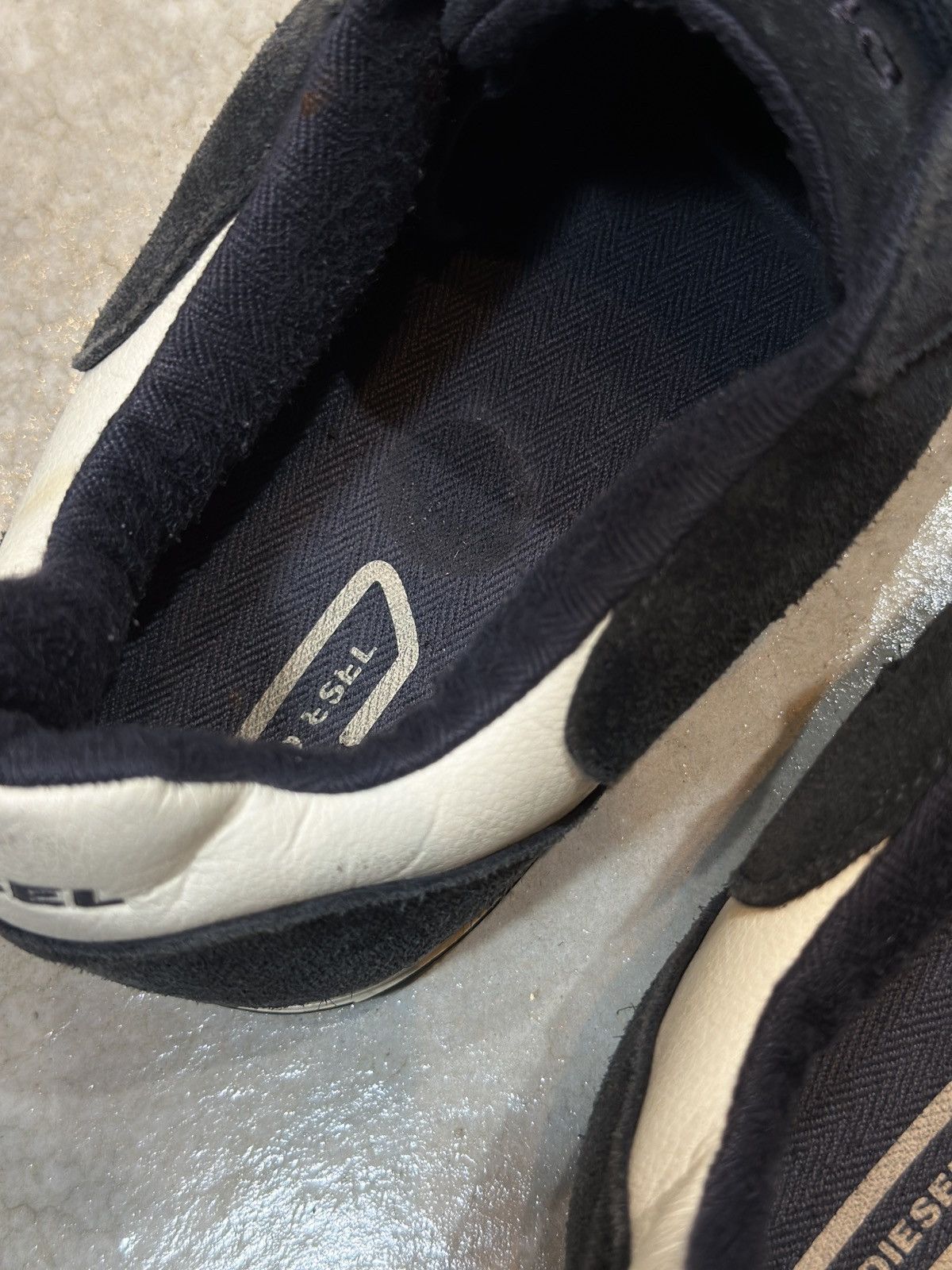 Diesel (SS15) WANTED LOW TOP Size US 10 / EU 43 - 10 Thumbnail