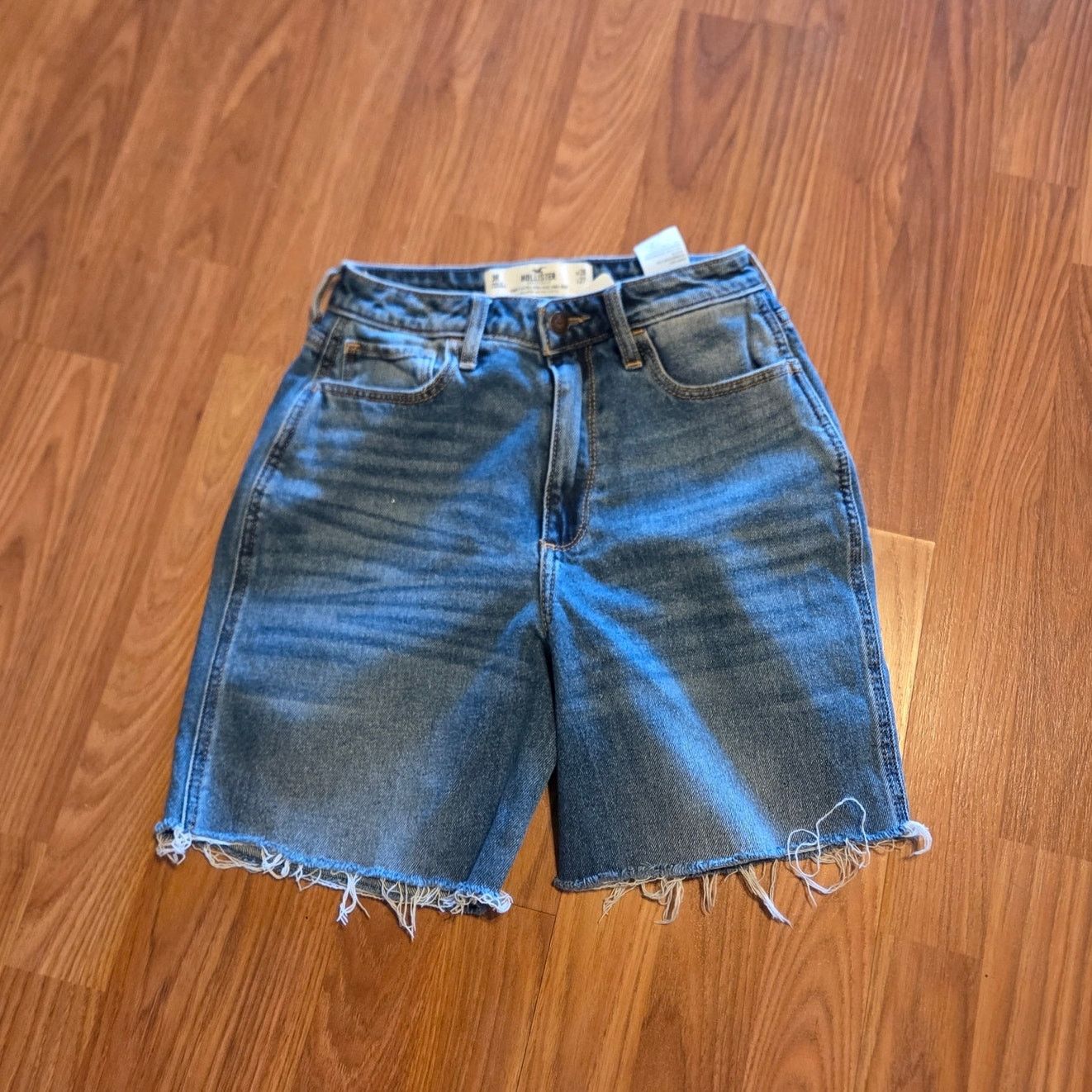 Hollister Hollister Curvy High Rise Blue Mom Jean Shorts - SizeW26 L15 Size 26" / US 2 / IT 38 - 2 Thumbnail