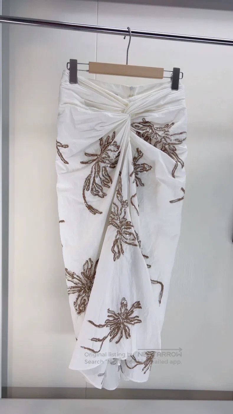 Brunello Cucinelli Brunello Cucinelli Sequined Embroidered Ocean Flower Skirt Size 25" / US 0 / IT 36 - 1 Thumbnail