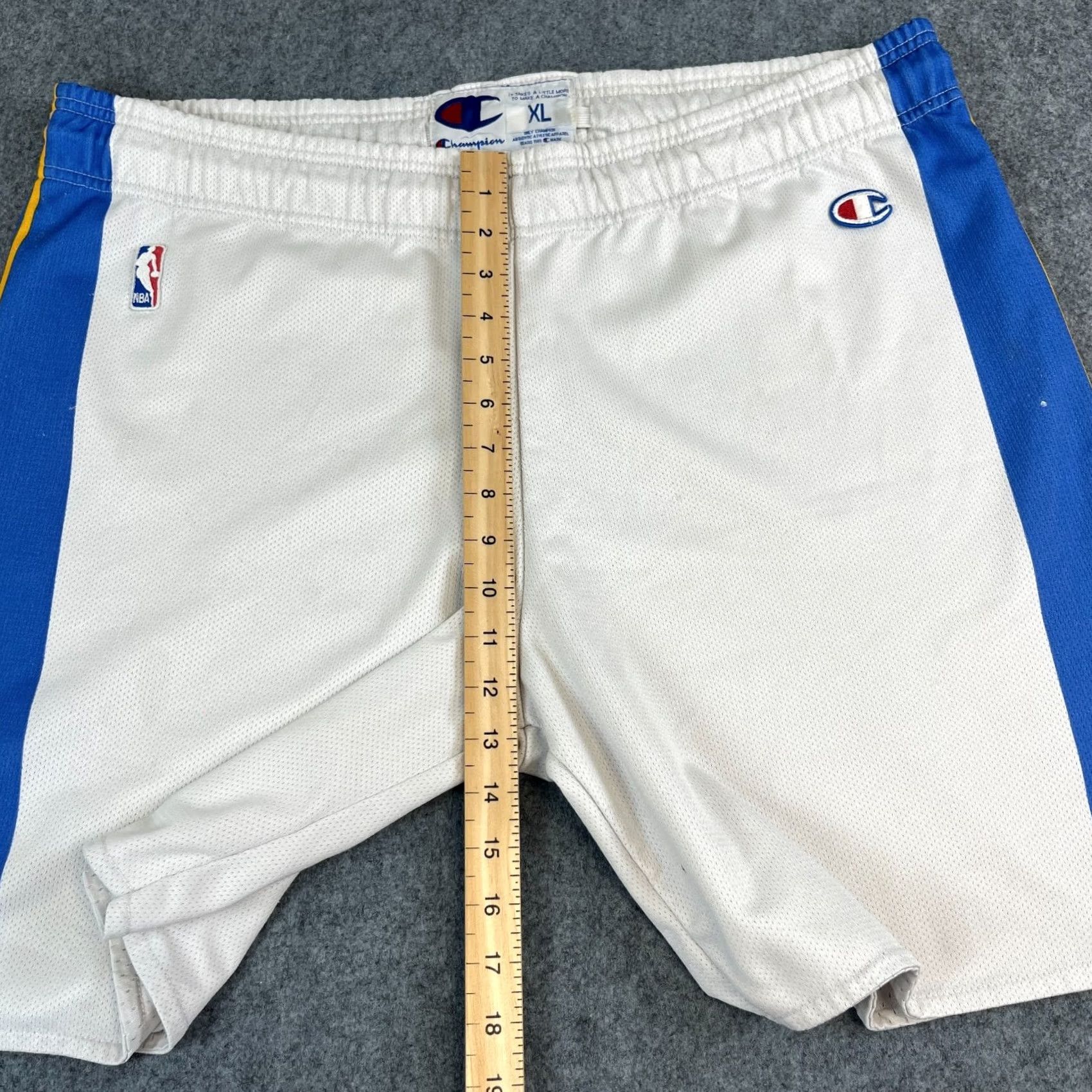 Champion VINTAGE Champion Denver Nuggets Mens Shorts Baggy XL White Basketball NBA Shorts Mens XL White Champion Basketball NBA Size US 36 / EU 52 - 5 Thumbnail