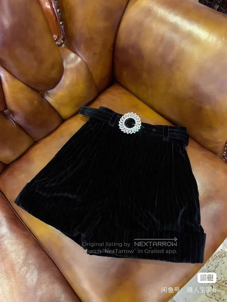 Miu Miu Miu Miu 36 Velvet shorts Size 22" - 1 Thumbnail
