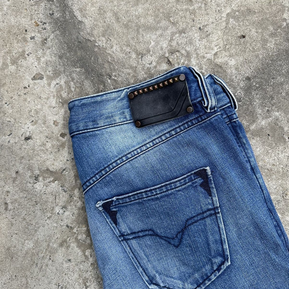 Diesel × Vintage Vintage Diesel Jeans W25xL32 Japanese Style Y2K Grunge Size 25" / US 0 / IT 36 - 5 Thumbnail