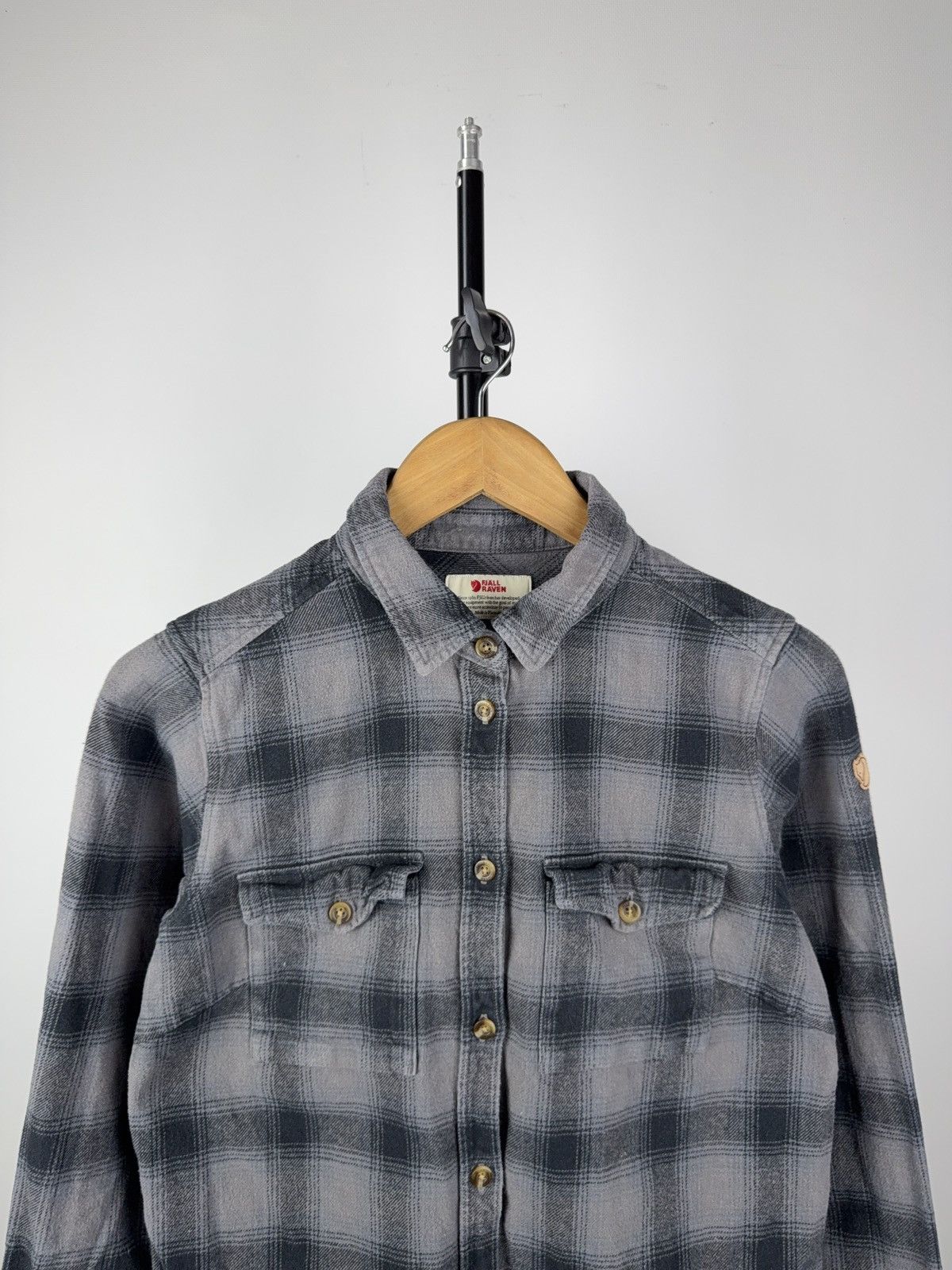 Fjallraven Fjallraven Women’s Flannel Shirt XS Relaxed Fit Plaid Size XS / US 0-2 / IT 36-38 - 2 Thumbnail