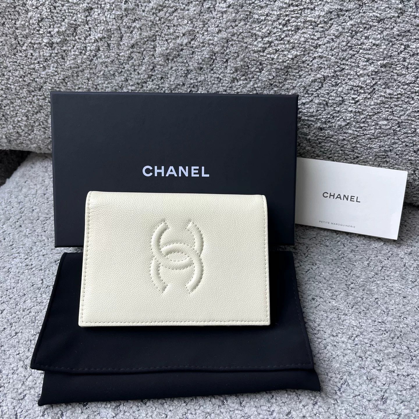 Chanel Chanel Leather Graphic Beige Shoulder Bag 26 Women Size ONE SIZE - 1 Thumbnail