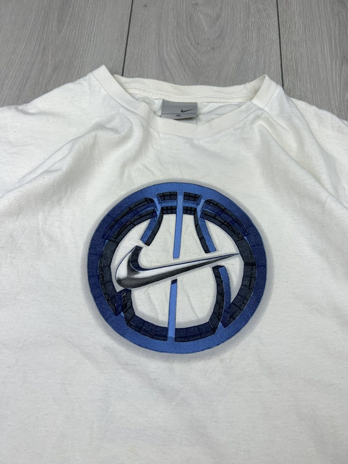 Nike × Vintage Nike Vintage hoops t shirt size S - M Size US M / EU 48-50 / 2 - 3 Thumbnail