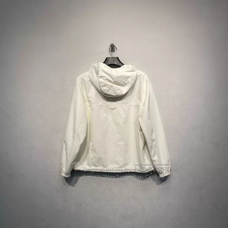 Louis Vuitton Louis Vuitton Full logo hooded reversible jacket Size US M / EU 48-50 / 2 - 2 Thumbnail