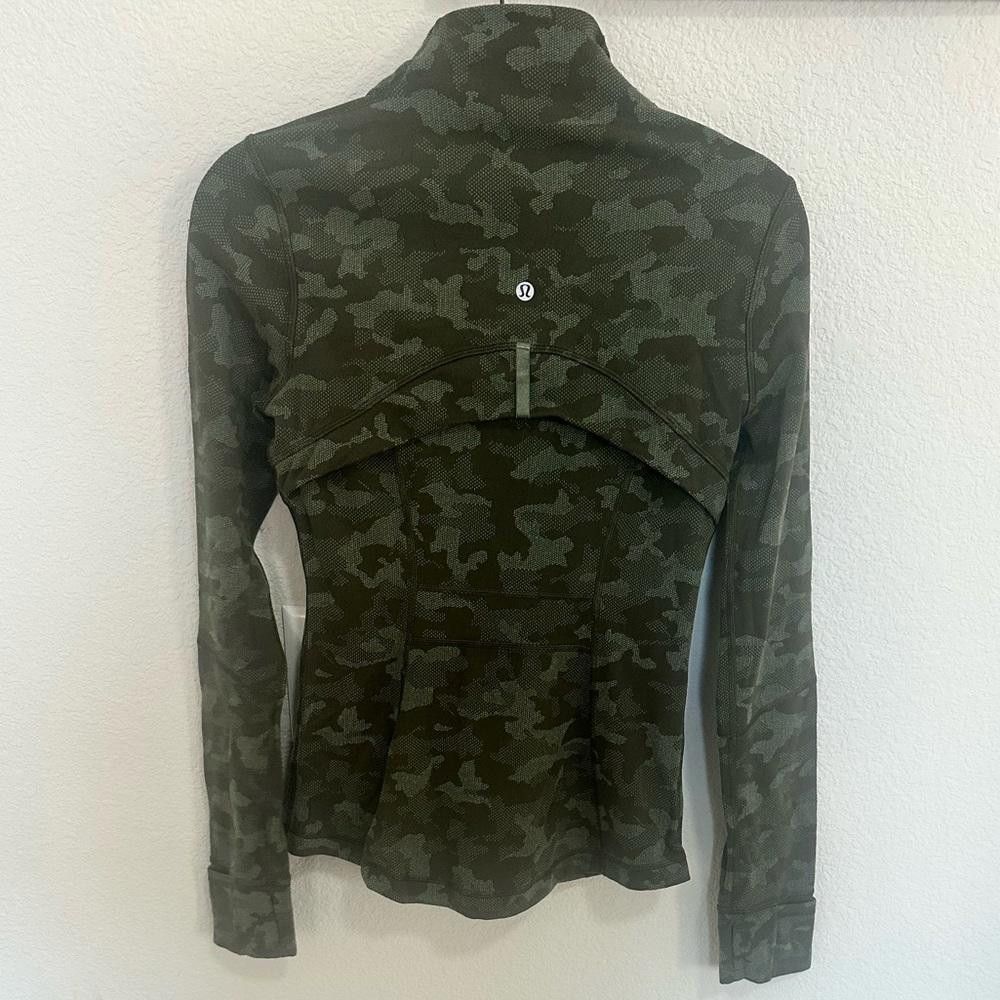Lululemon Lululemon Define Jacket Heritage Camo Olive Green Twill 6 Size M / US 6-8 / IT 42-44 - 8 Thumbnail