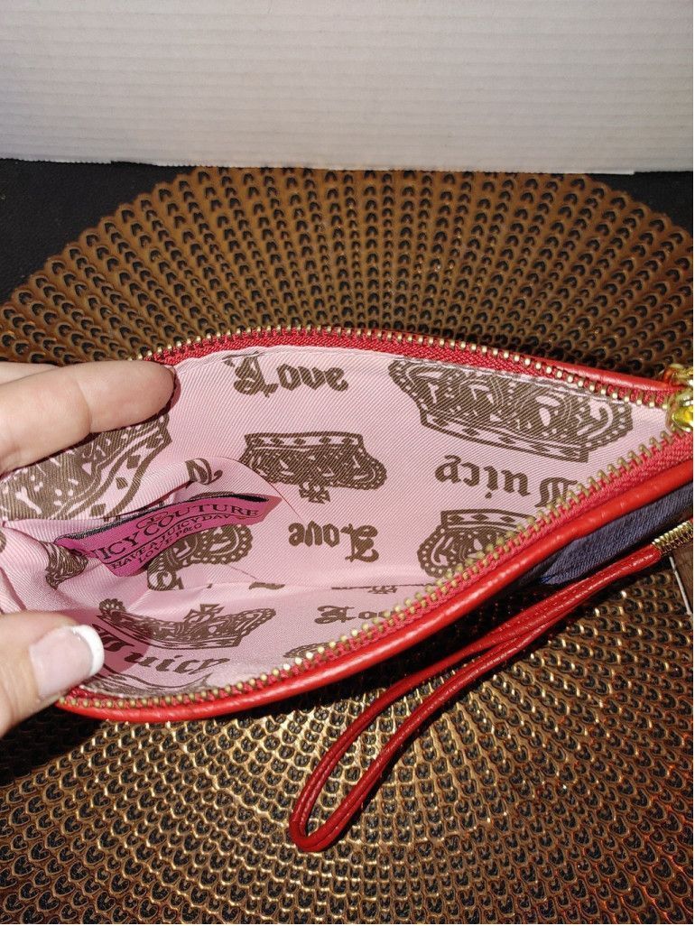 Juicy Couture Juicy Couture Velvet Wristlet NWT Size ONE SIZE - 6 Thumbnail