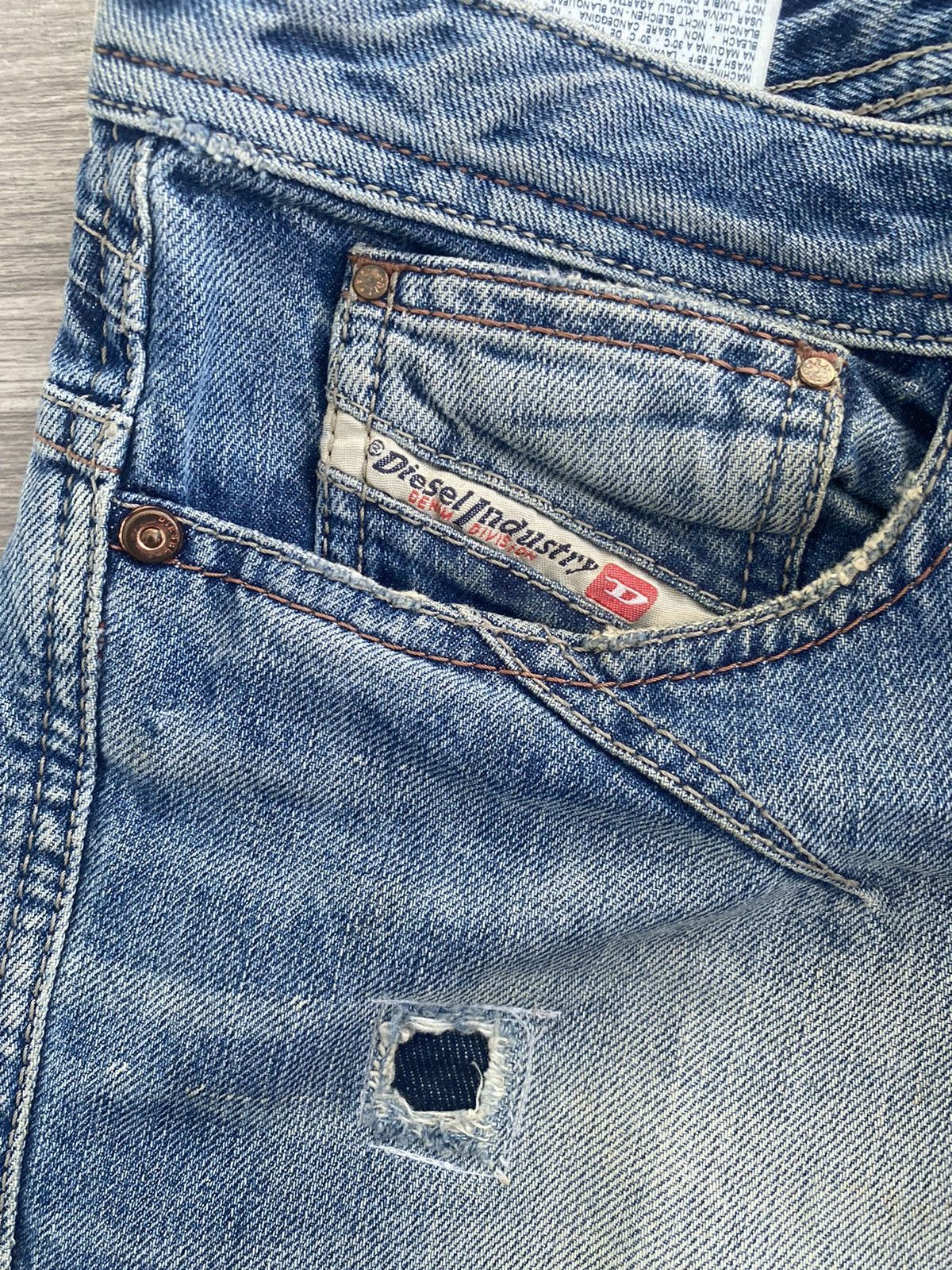 Diesel × Vintage Rare vintage Diesel Distressed Jeans Size US 29 - 7 Thumbnail