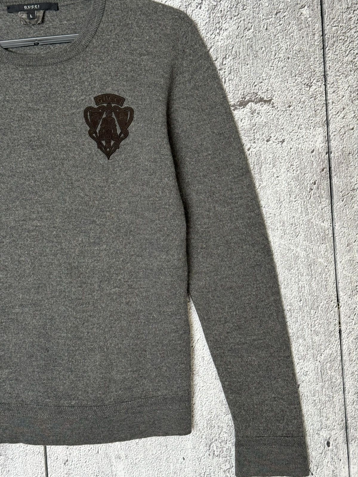 Gucci Gucci by Tom Ford 00s Grey Wool Crewneck Sweater Logo Patch Size M / US 6-8 / IT 42-44 - 4 Thumbnail