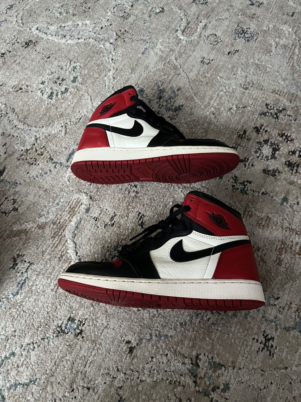 Nike Air Jordan 1 Bred Toe Size 6 Size US 6 / EU 39 - 1 Thumbnail