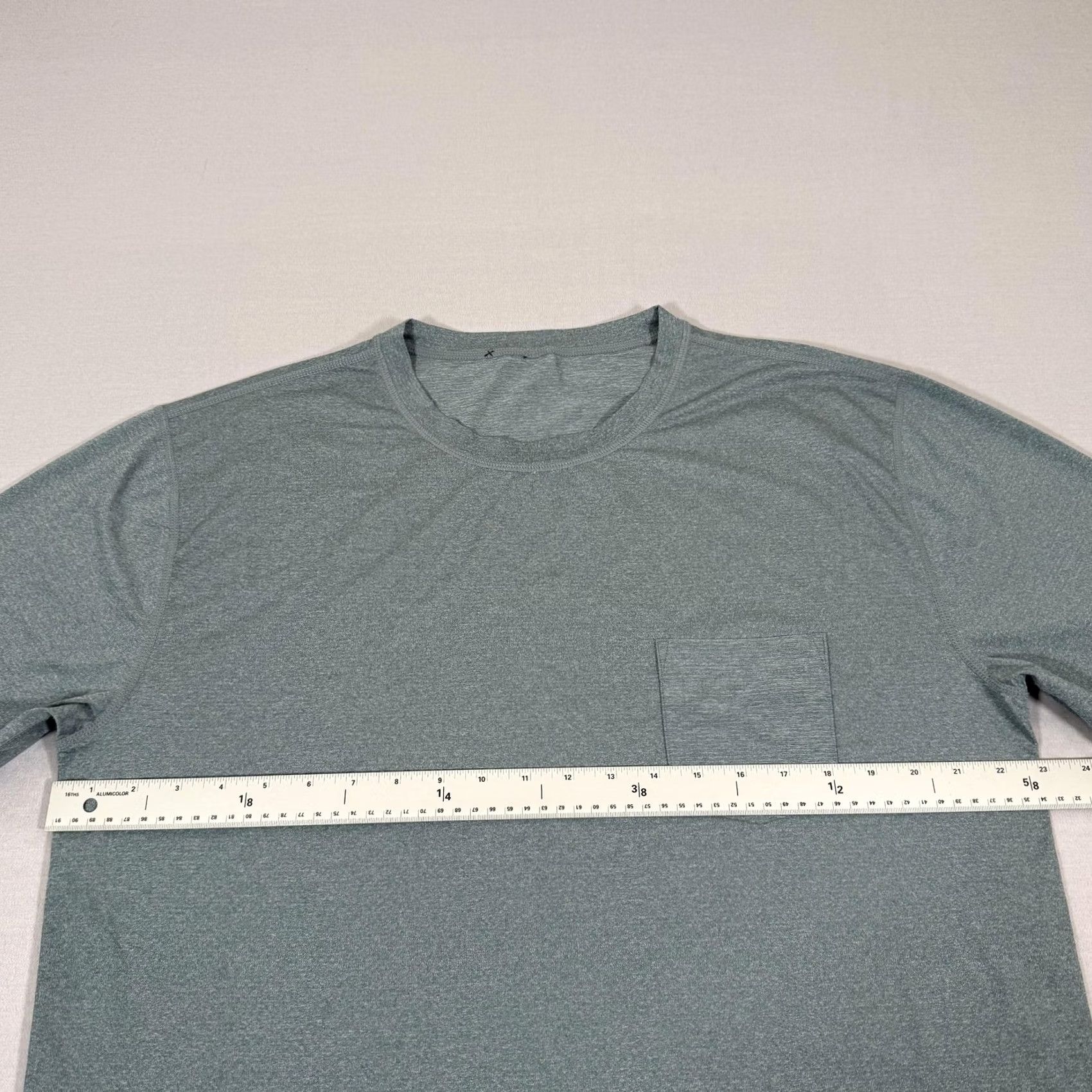 Vuori Vuori Shirt Mens XL Blue Tradewind Performance Pocket Lightweight Gym Run Tee Size US XL / EU 56 / 4 - 4 Thumbnail