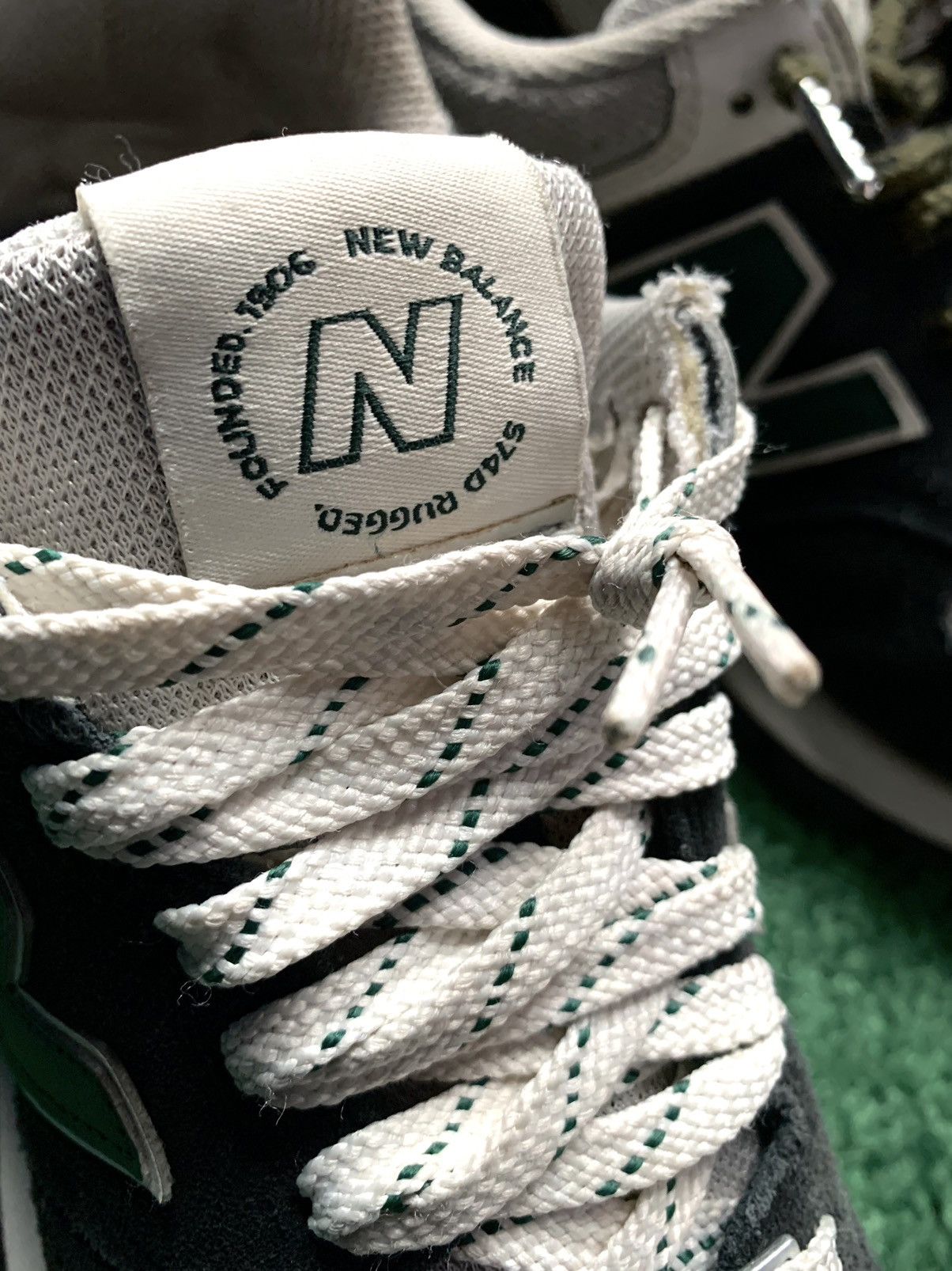 New Balance Black and Green New Balance 574 Size US 9 / EU 42 - 9 Thumbnail