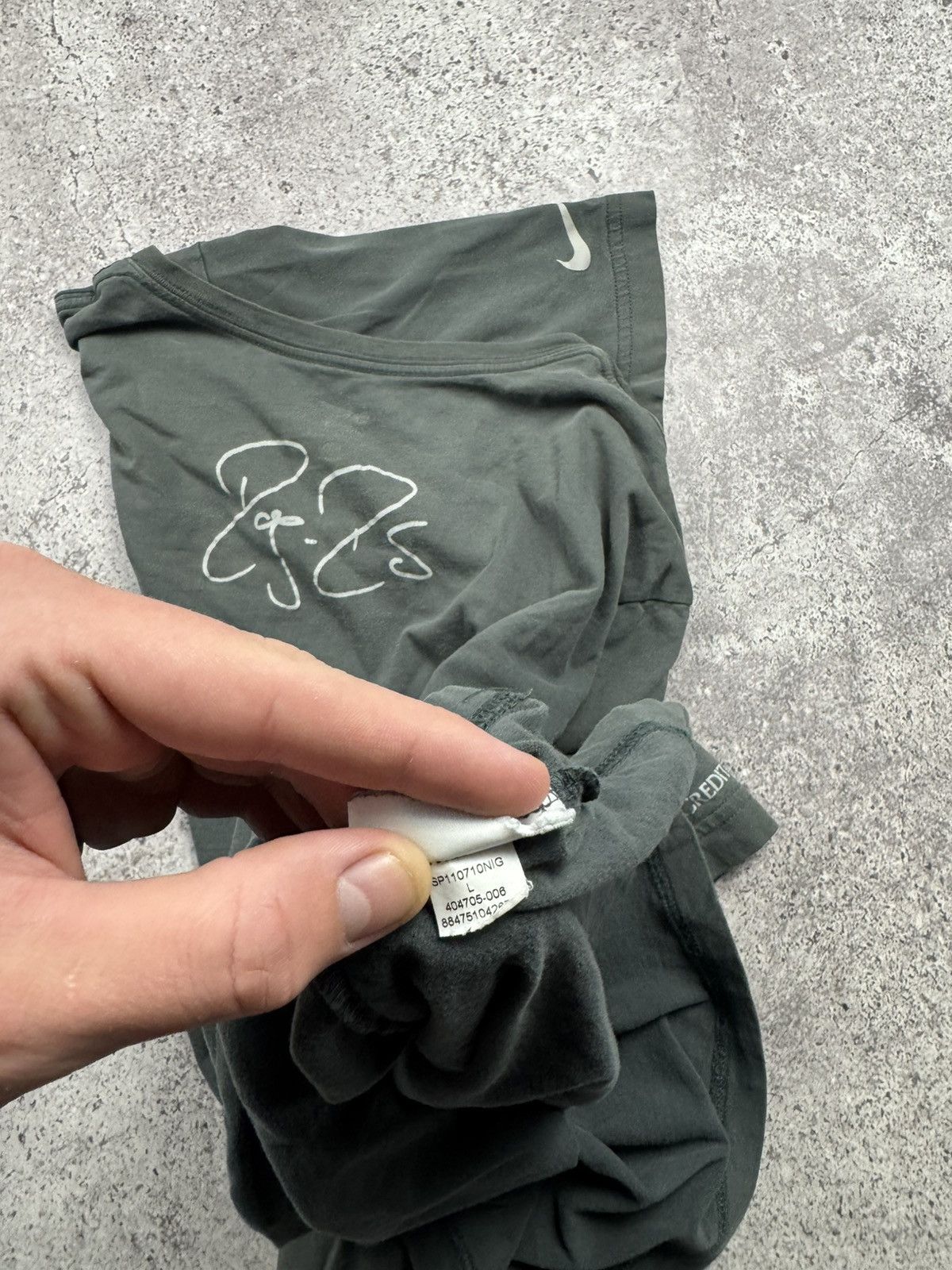 Nike Vintage Nike Roger Federer Signature T Shirt Big Logo Faded Size US L / EU 52-54 / 3 - 6 Thumbnail