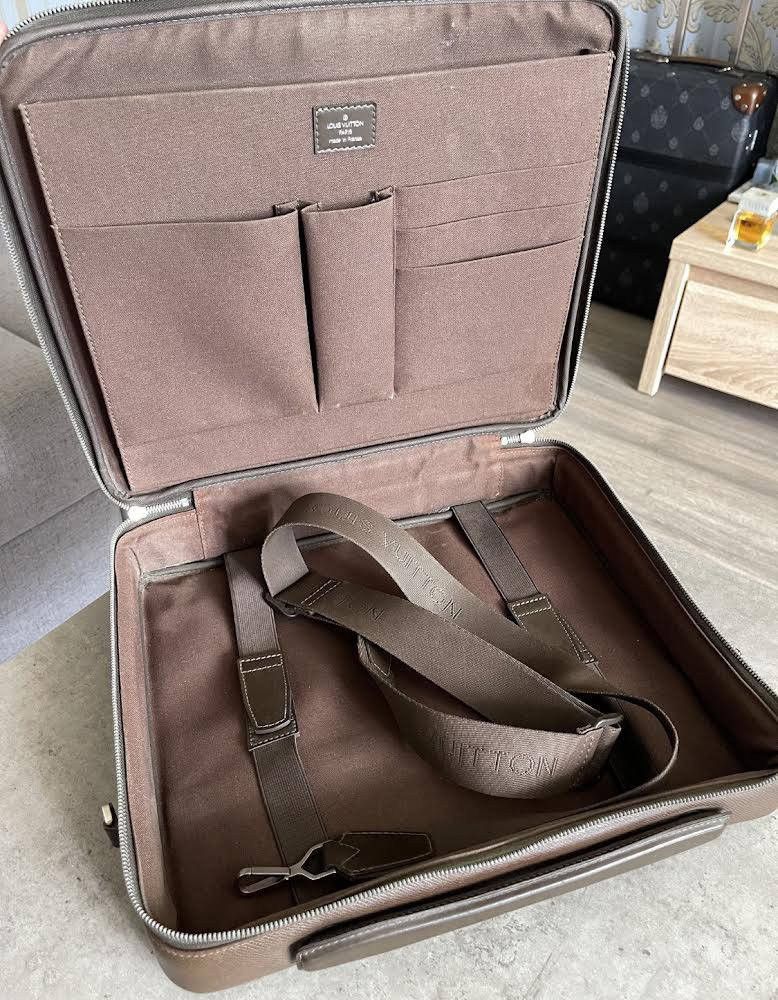 Louis Vuitton Louis Vuitton Taiga Porte-Documents Size ONE SIZE - 8 Thumbnail