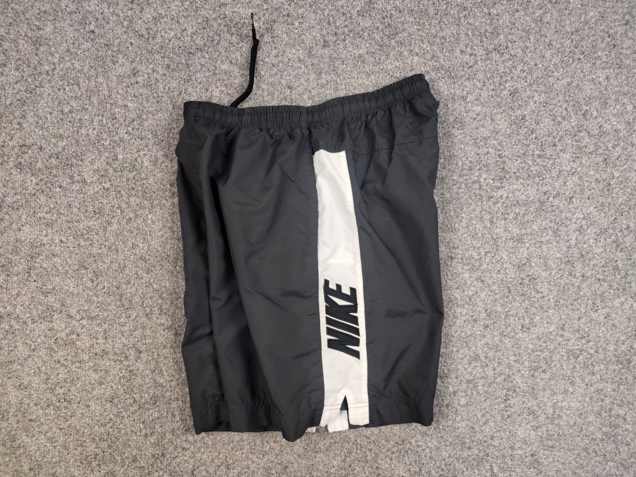 Nike Vintage 90's Nike swoosh Gray Shorts nylon casual Y2K Style Size US 34 / EU 50 - 1 Thumbnail