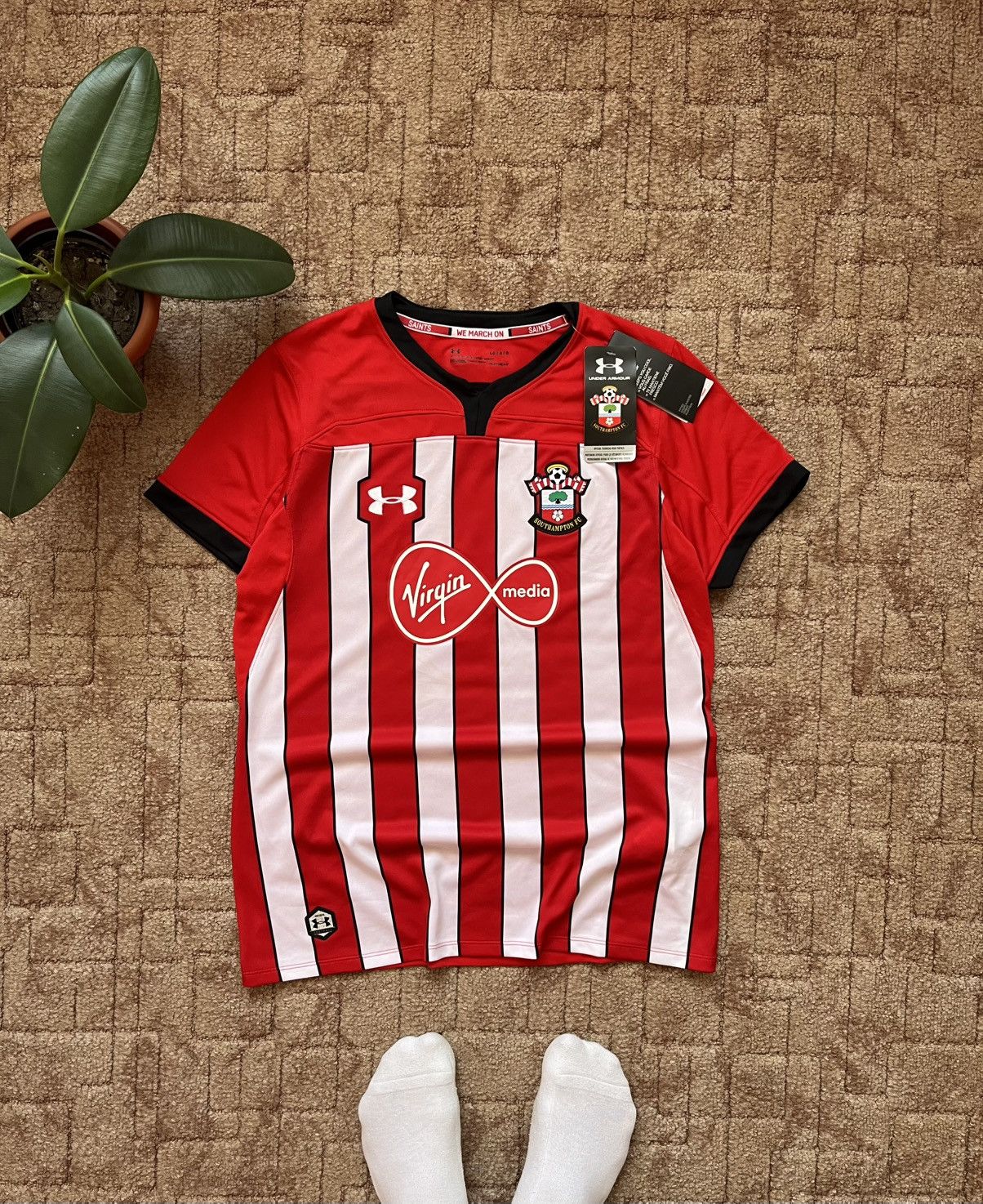 Under Armour Southampton FC 2018 2019 Home Under Armour Football Jersey Size US S / EU 44-46 / 1 - 1 Thumbnail