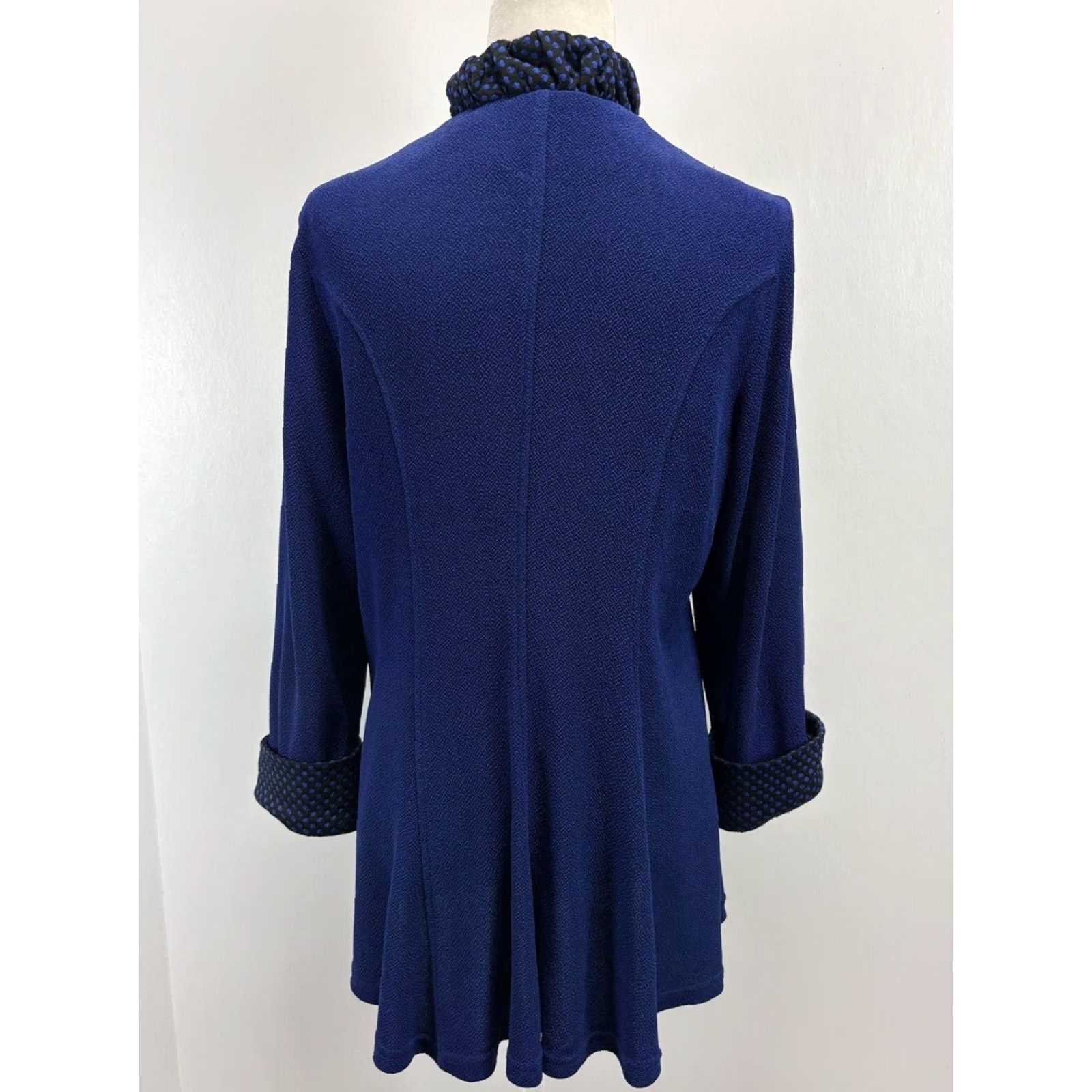 Vintage Yushi Women's Jacket Medium Blue Black Textured Acetate Blend Square Buttons Size M / US 6-8 / IT 42-44 - 3 Thumbnail
