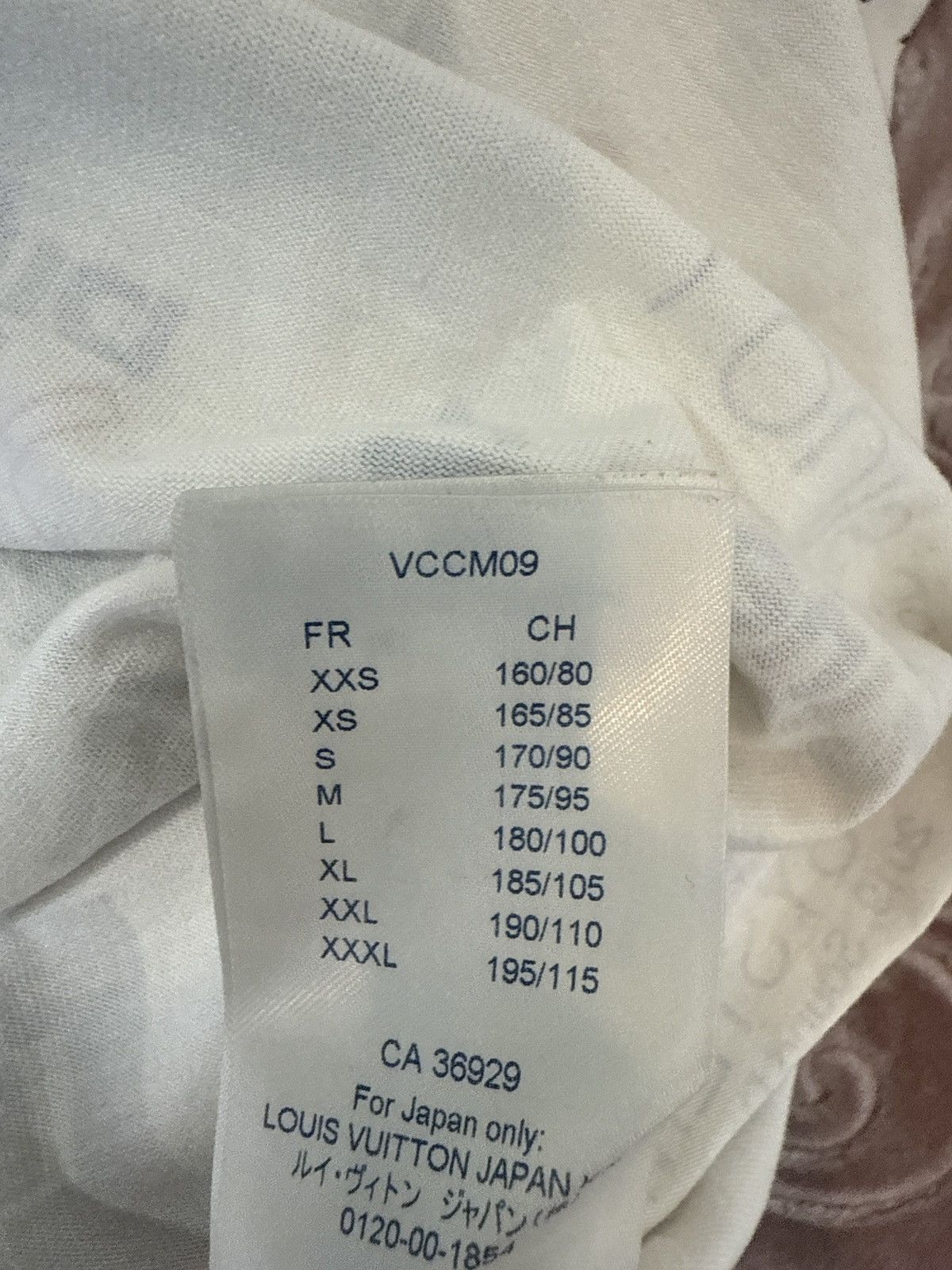 Louis Vuitton Louis Vuitton all logos T shirt Size US S / EU 44-46 / 1 - 3 Thumbnail