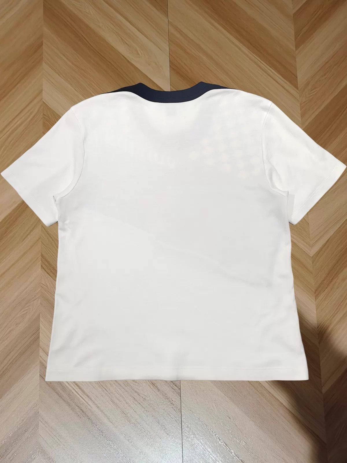 Louis Vuitton LV Classic Flattering Short-Sleeve Tee Size S / US 4 / IT 40 - 2 Thumbnail
