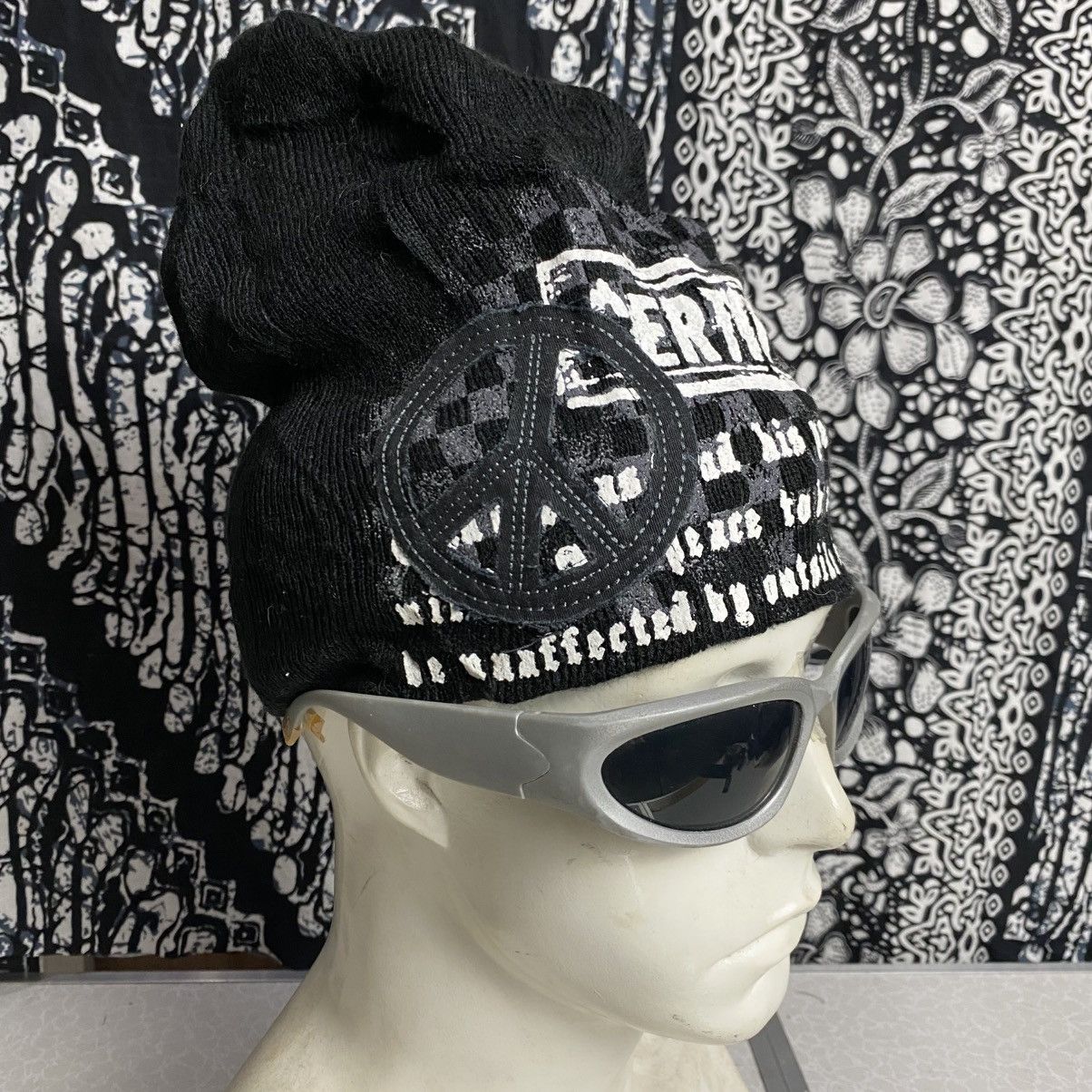 If Six Was Nine × KMRii × Le Grande Bleu (L.G.B.) 2000s y2k peace project words beanie hats Size ONE SIZE - 4 Thumbnail