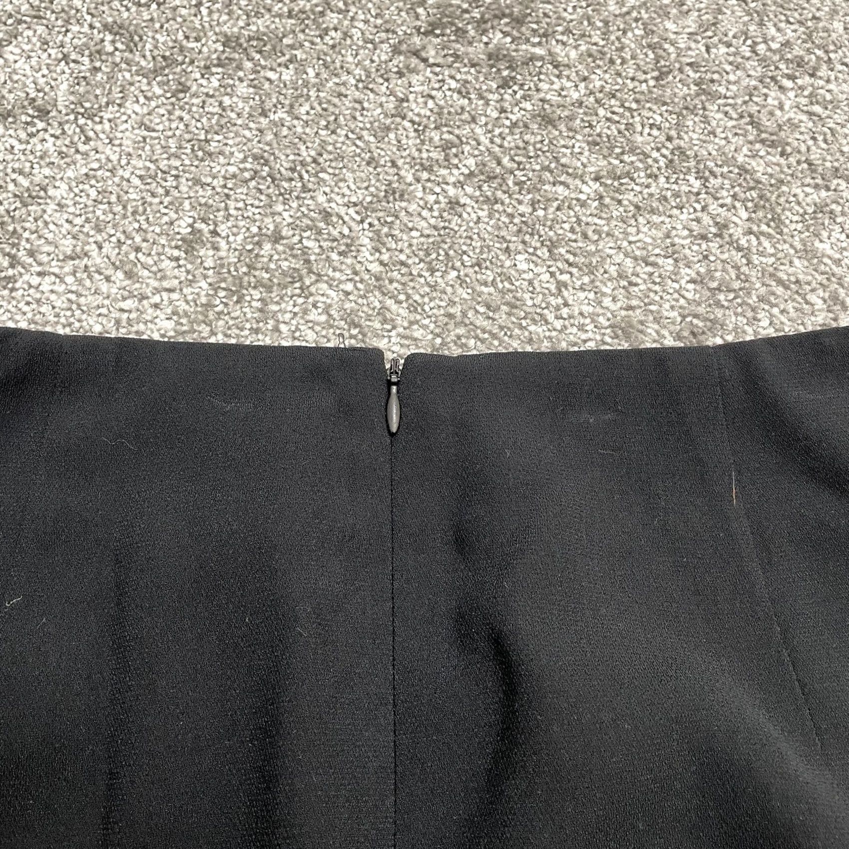 Vintage John Paul Richard Black Pencil Skirt Women 14 Classic Work Uniform Side Slit High Rise Zip Closure Designer Solid Microfiber Polyester Size 36" / US 14 / IT 50 - 3 Thumbnail