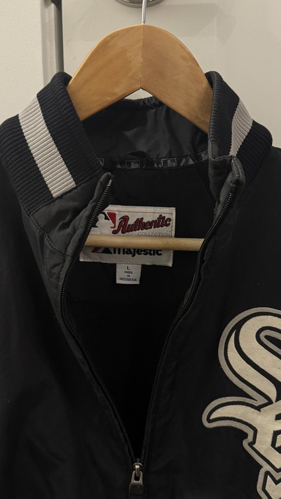 Majestic Vintage white Sox jacket Size US L / EU 52-54 / 3 - 4 Thumbnail