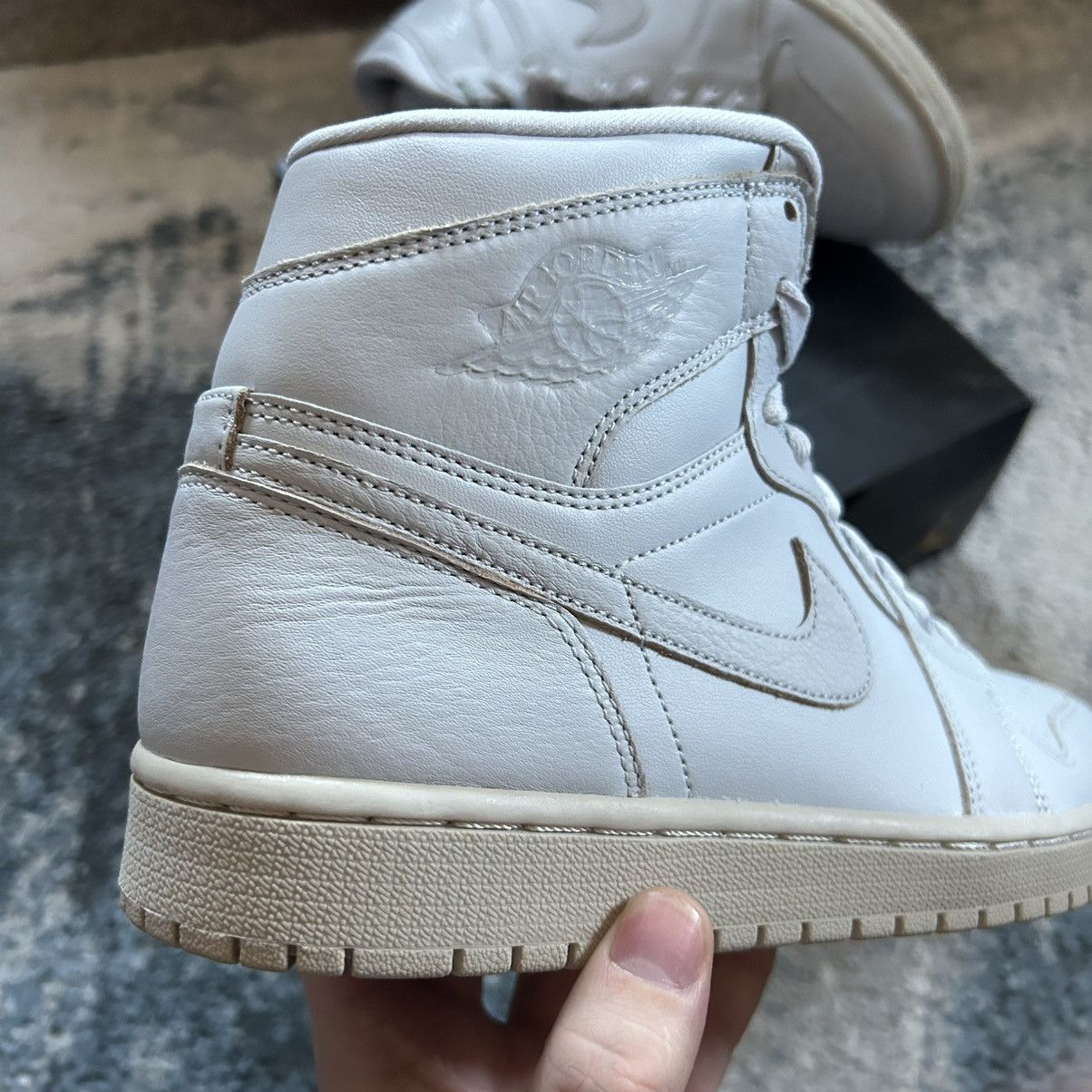 Jordan Brand AA3993-030 2018 AJ1 HiGH PREMiUM PURE PLATiNUM DESERT SAND Size US 9 / EU 42 - 7 Thumbnail