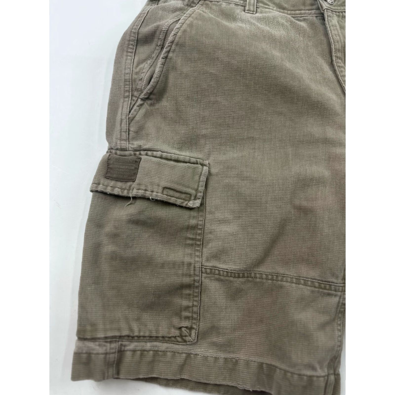 Vintage Columbia Shorts Men’s 32 Khaki Casual Cargo Beige Cotton Pockets Outdoor Trail American Mens Size US 32 / EU 48 - 3 Thumbnail