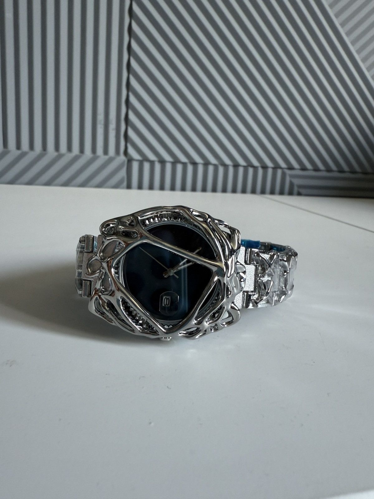 Other Vintage American design Watch claw melting metal Y2K shiny Size ONE SIZE - 2 Thumbnail