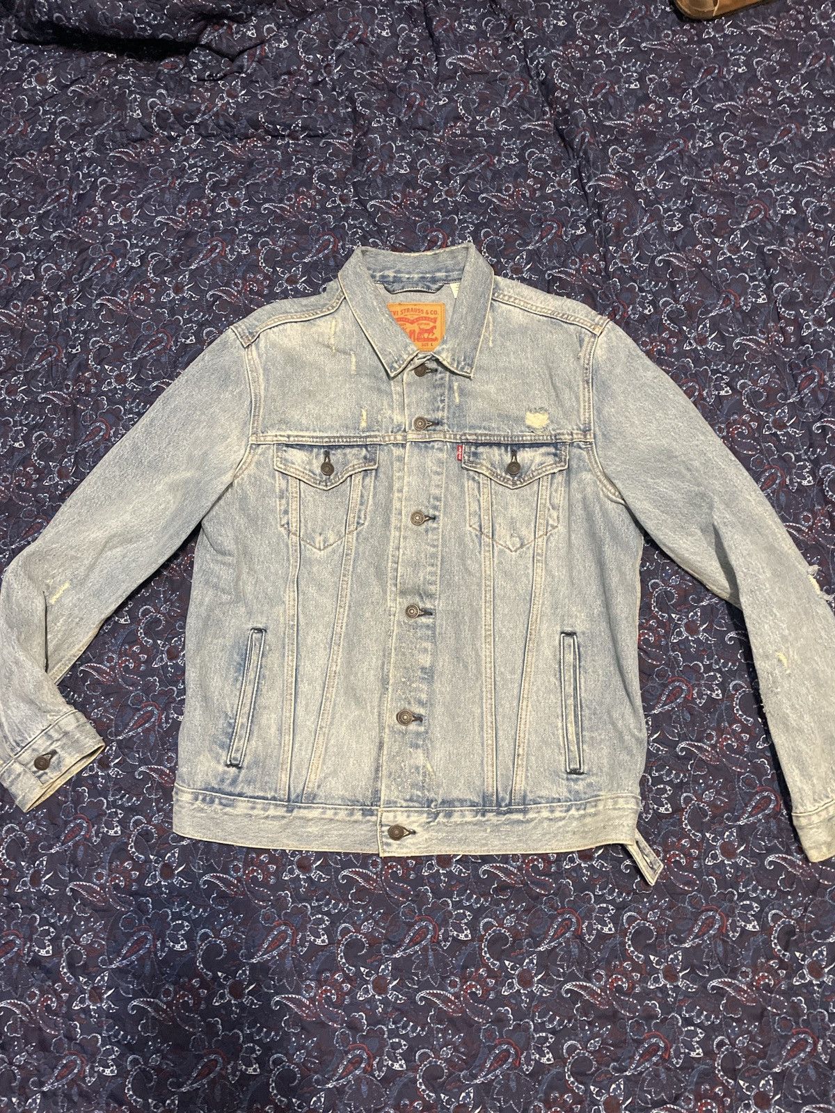 Levi's Levi’s Distressed Washed Denim Jacket Size US L / EU 52-54 / 3 - 1 Thumbnail