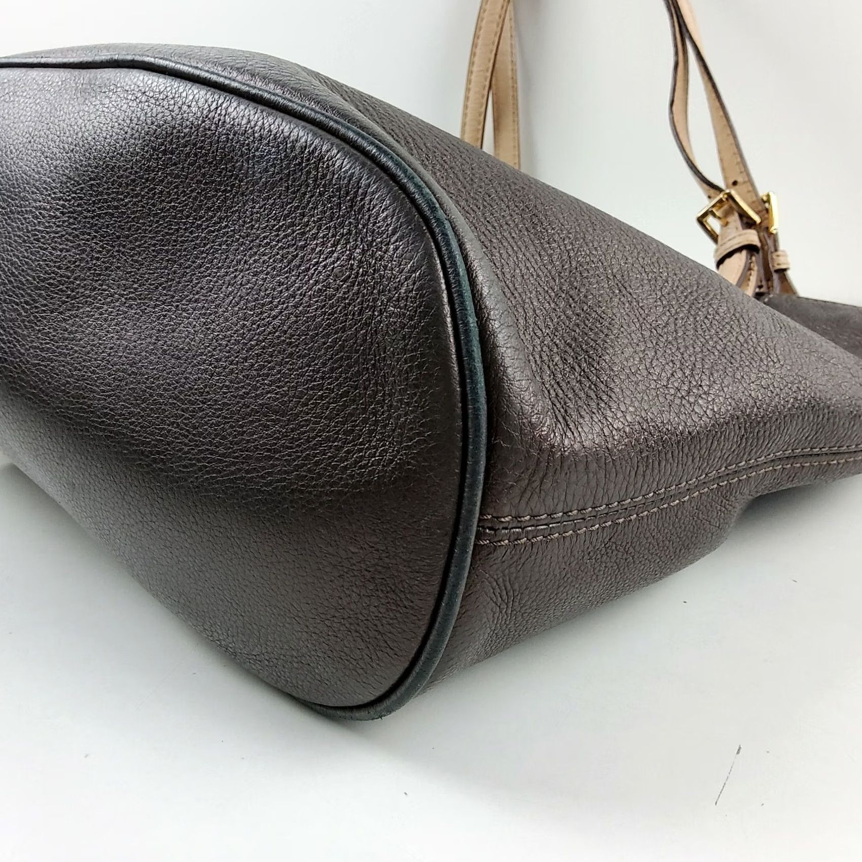 Michael Kors Michael Kors Metallic Bronze Leather Tote Shoulder Handbag Purse Tote Bag Size ONE SIZE - 6 Thumbnail