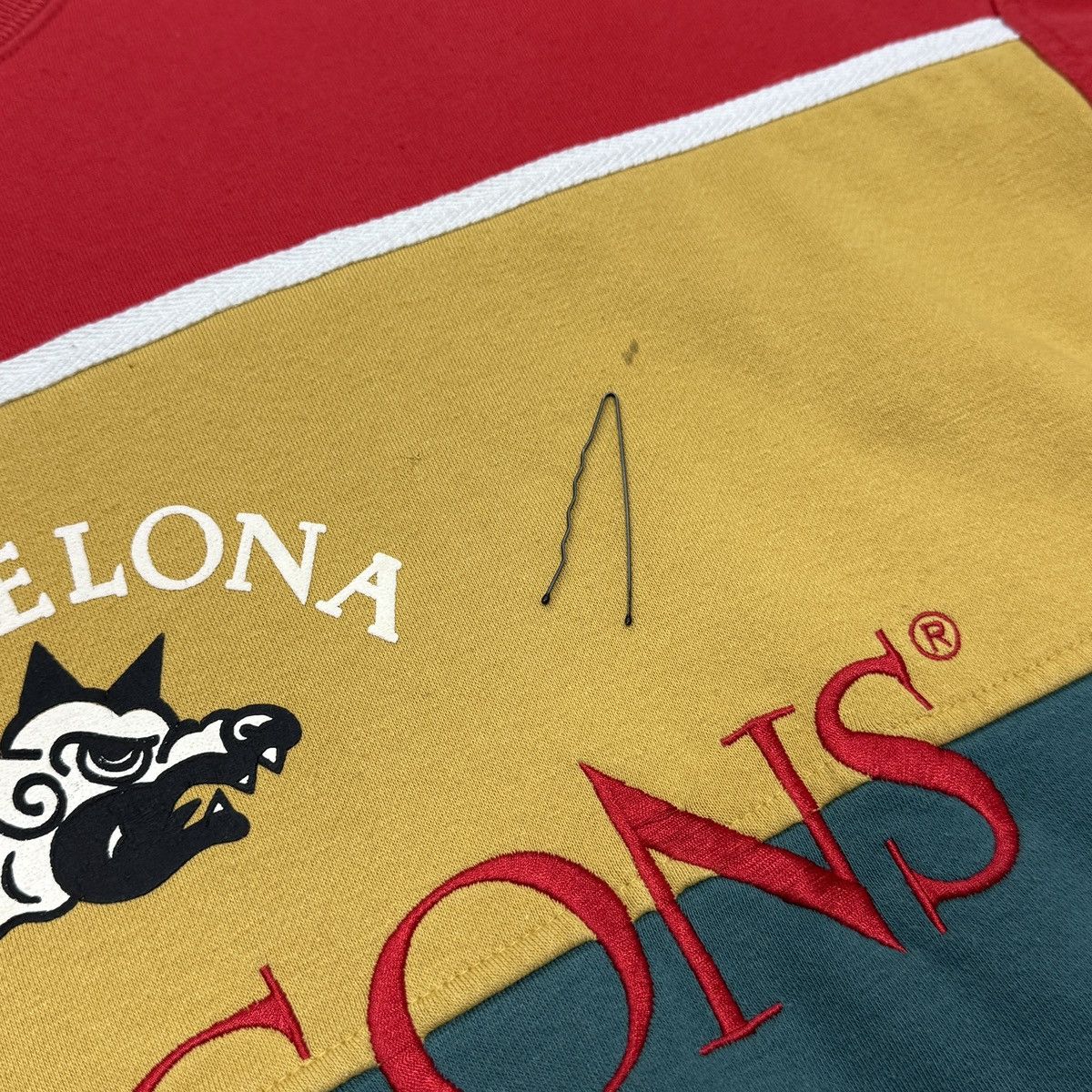Adidas Vintage Adidas Barcelona Dragons NFL 90s Sweatshirt Men Size US L / EU 52-54 / 3 - 9 Thumbnail