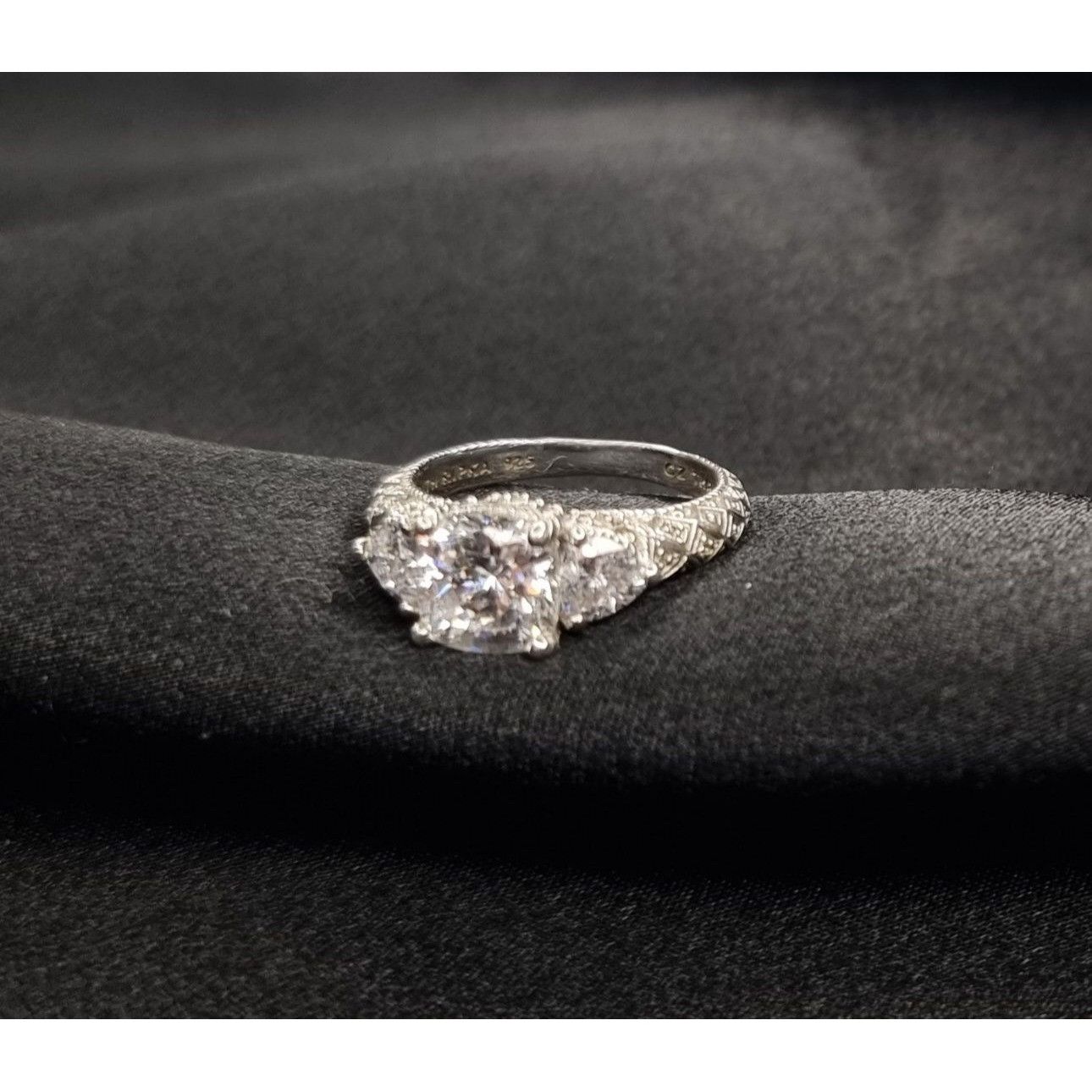 Judith Ripka Judith Ripka 925 Sterling Silver Ring Elegant Design Size 8. Size ONE SIZE - 3 Thumbnail