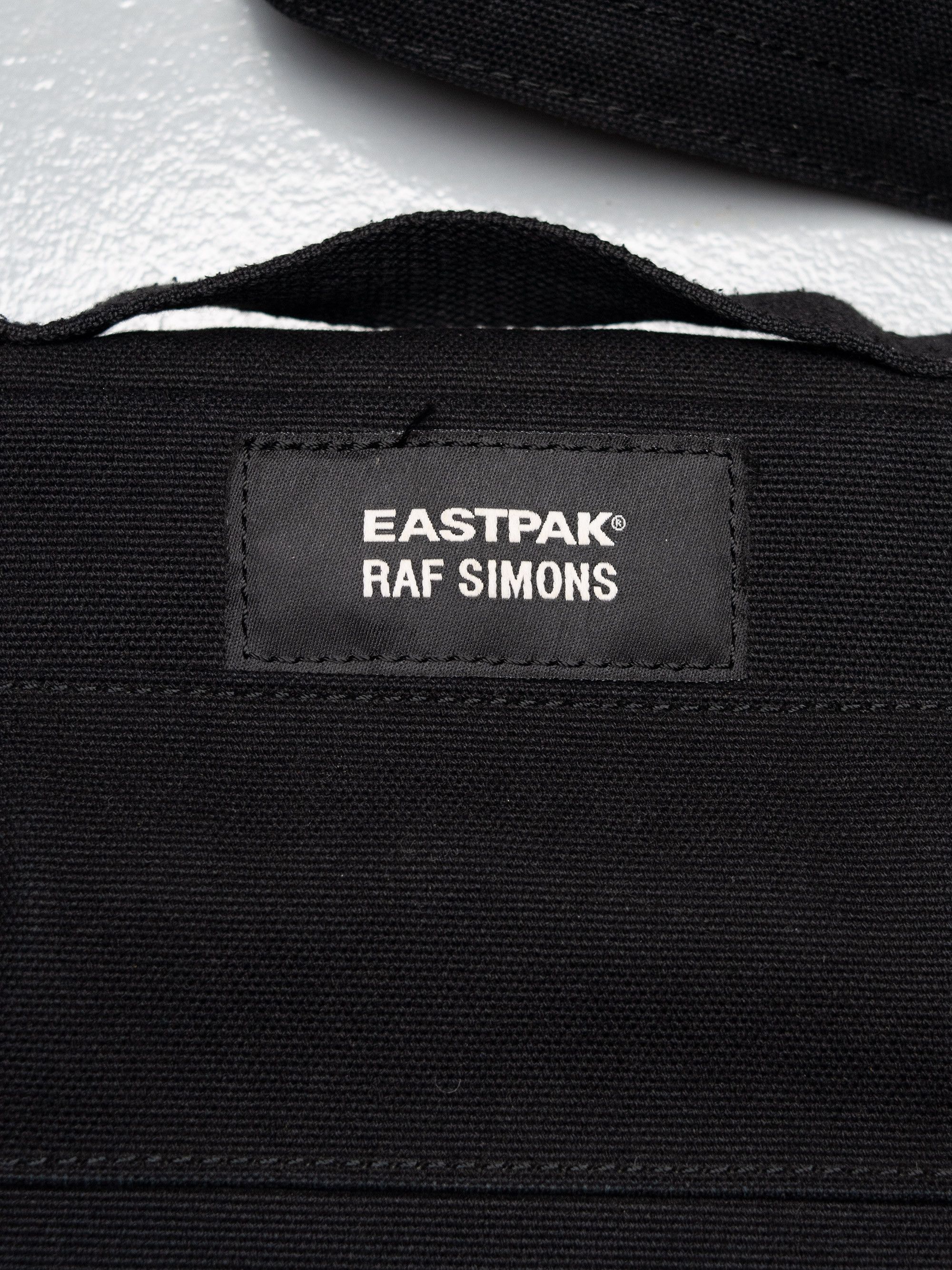 Eastpak × Raf Simons Eastpak X Raf Simons - A/W 2019 - Loop Waist Bag (black) Size ONE SIZE - 5 Thumbnail