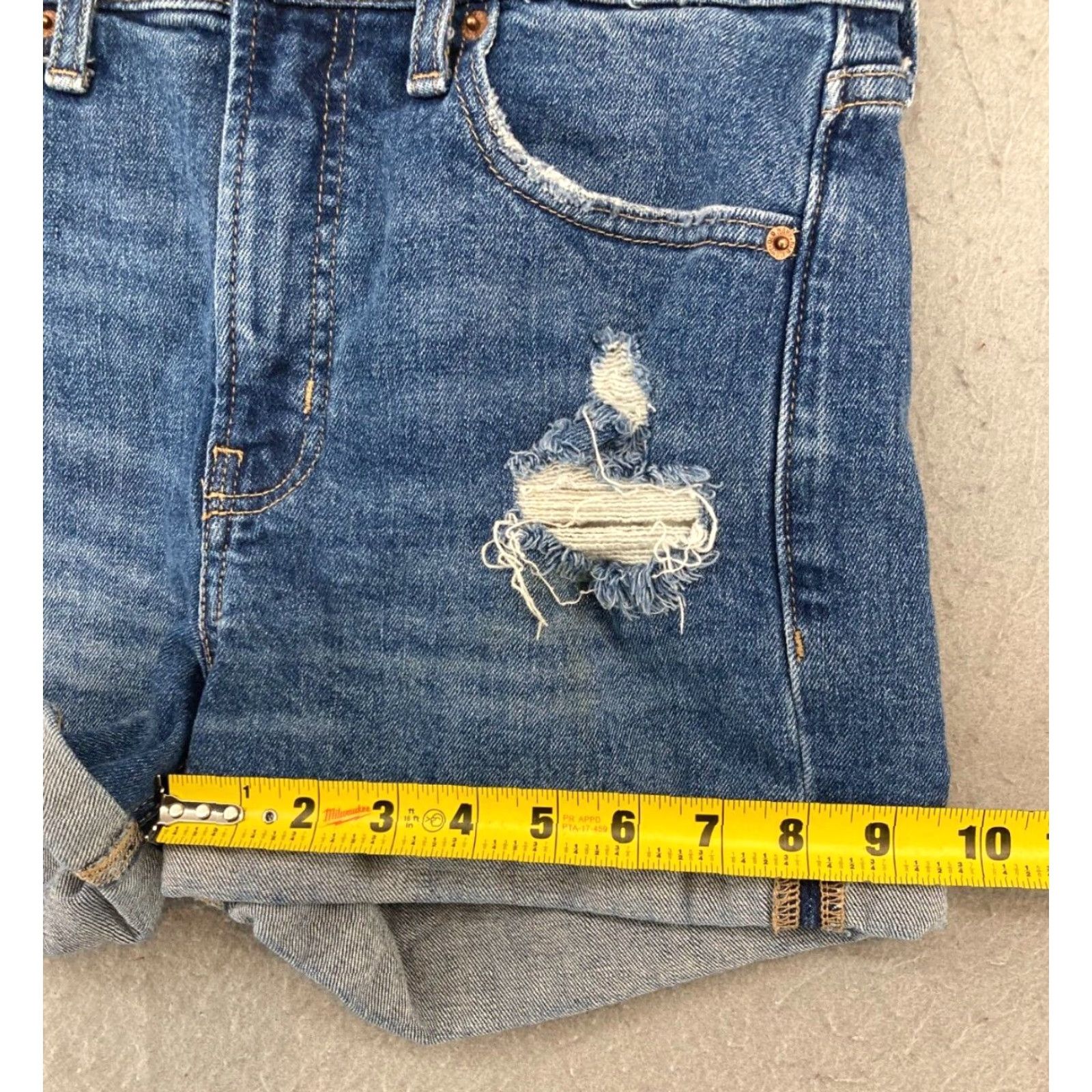 Old Navy Old Navy Women's Denim Shorts 6 Mid Rise Cuffed Distressed Blue 5-Pocket Casual Beach Walking Size 28" / US 6 / IT 42 - 6 Thumbnail