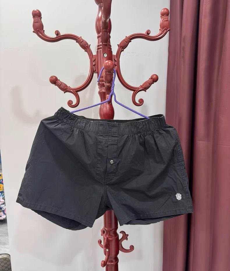 Chrome Hearts Chrome Hearts latest black cross floral casual shorts Size US 31 - 1 Thumbnail