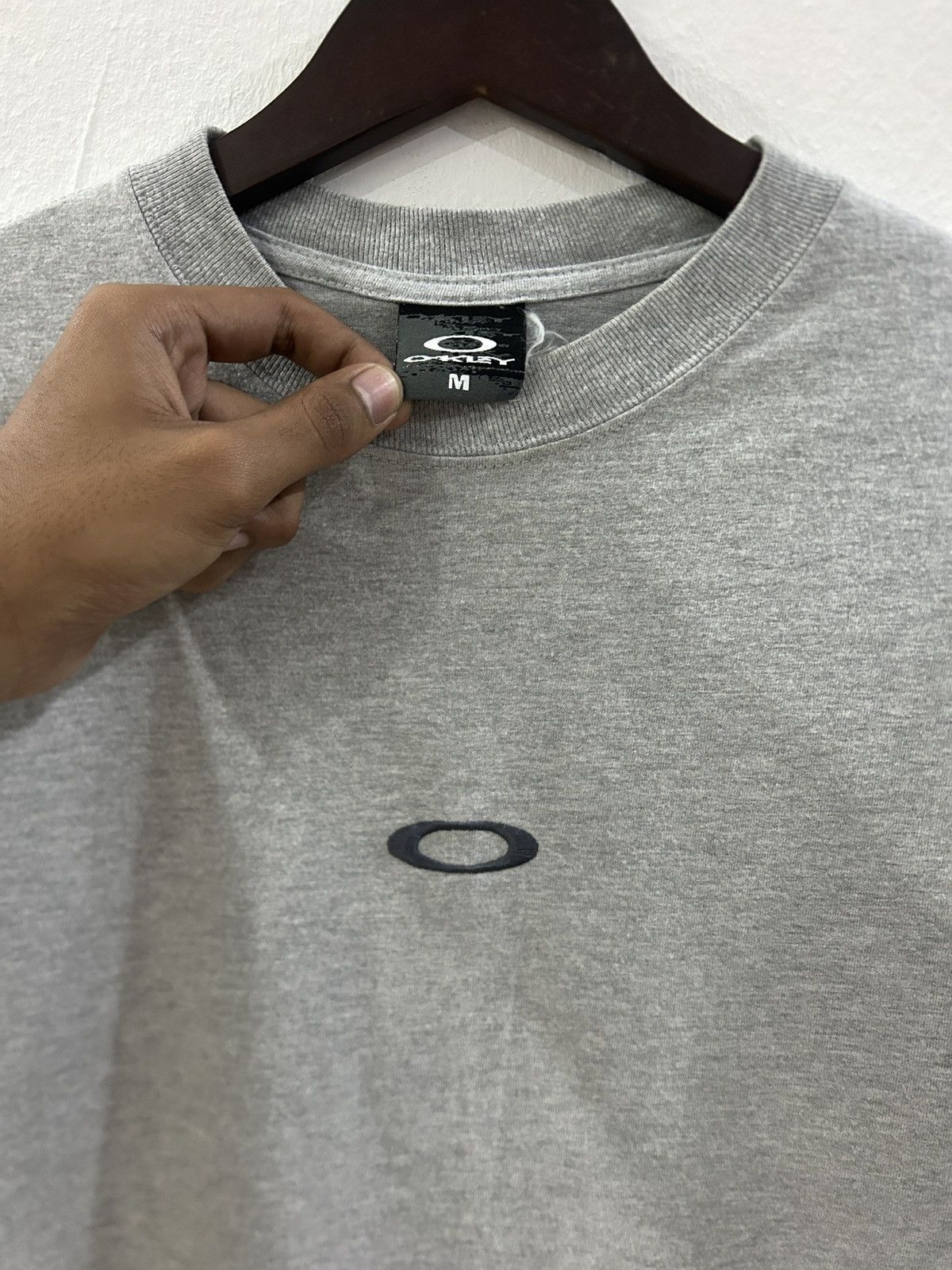 Oakley Vintage Y2K Oakley Center Logo Tee Size US M / EU 48-50 / 2 - 2 Thumbnail