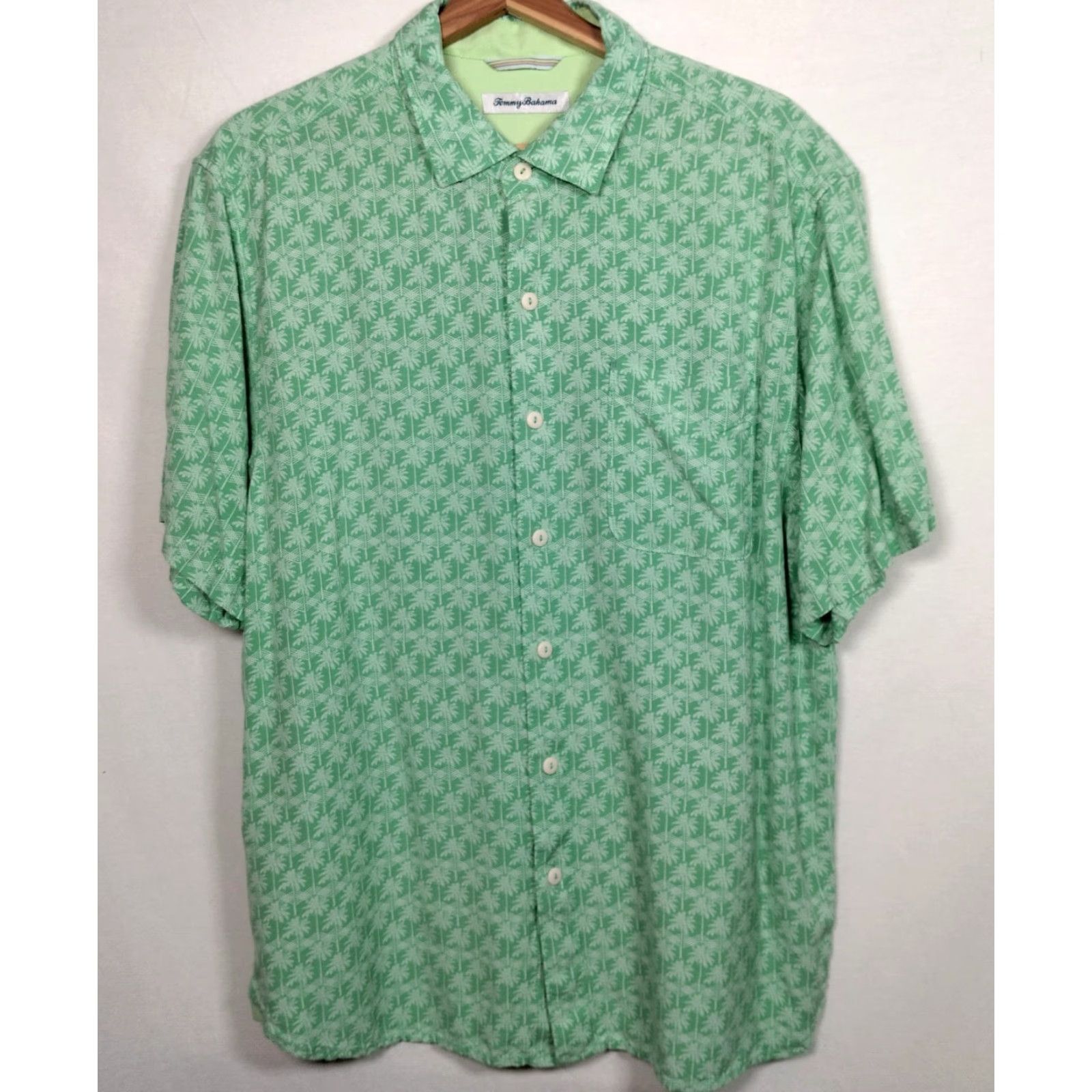 Tommy Bahama Tommy Bahama Shirt Men Large Green Rayon Palm Trees Beach Island Vacation Short Sleeve Button-Up Collared Mens Size US L / EU 52-54 / 3 - 2 Thumbnail