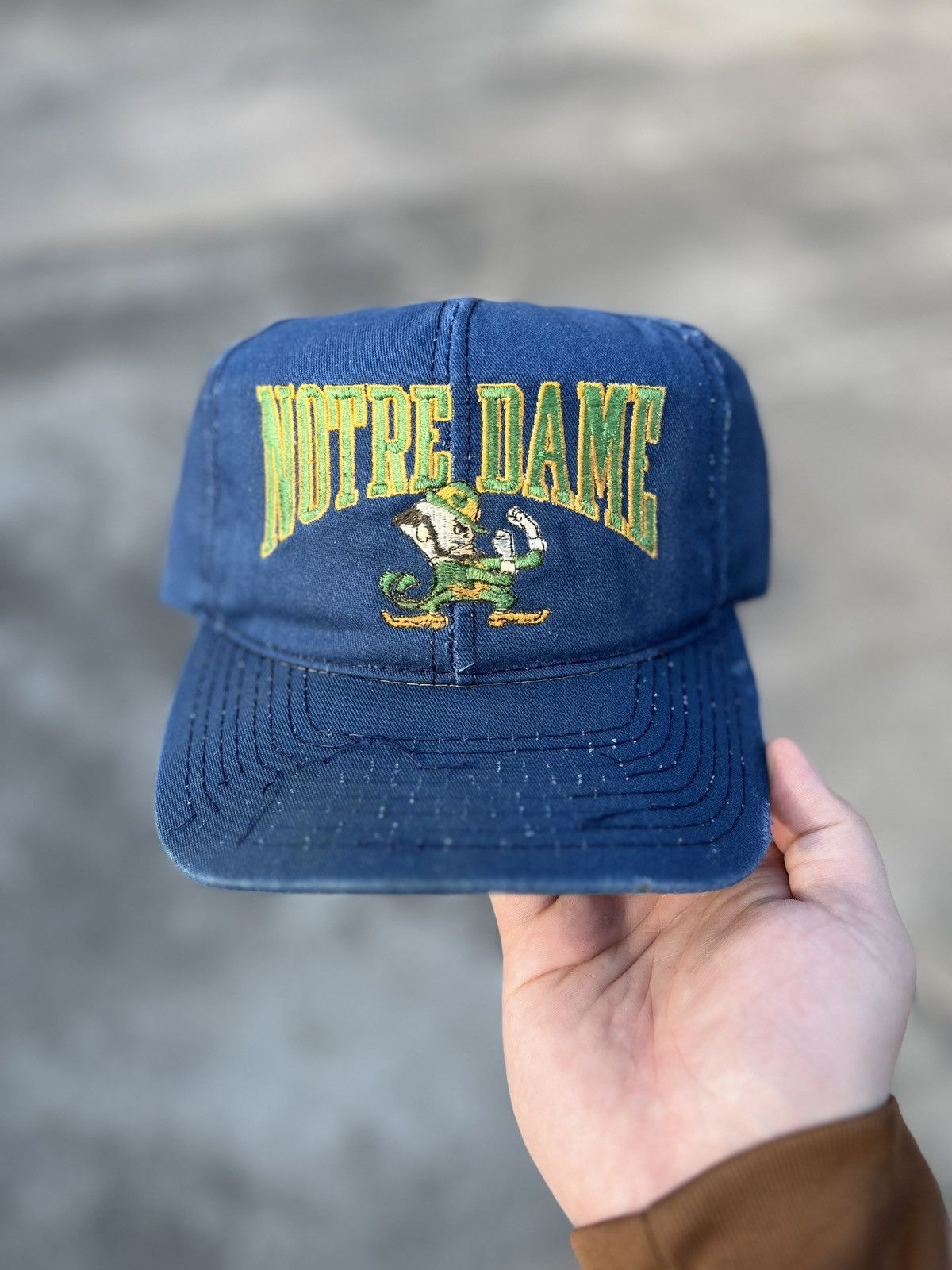 Sports Specialties Vintage 90’s Norte Dame Fighting Irish NCAA SnapBack Hat Size ONE SIZE - 1 Thumbnail