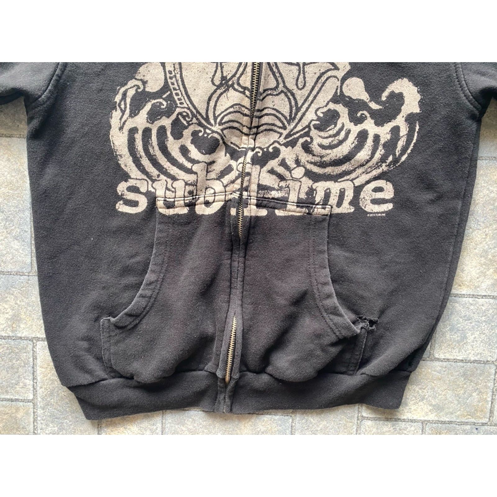 Tultex VINTAGE Sublime Tultex Hoodie WOMENS SMALL 2012 Rare Crying Sun Face Waves Black Long Sleeve Small Women Hoodie 40 OZ To Freedom Size S / US 4 / IT 40 - 3 Thumbnail