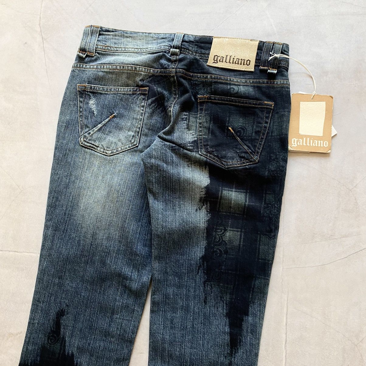 John Galliano NEW Galliano Distressed Painted Stripped Logo Jeans Y2K Size 26" / US 2 / IT 38 - 5 Thumbnail