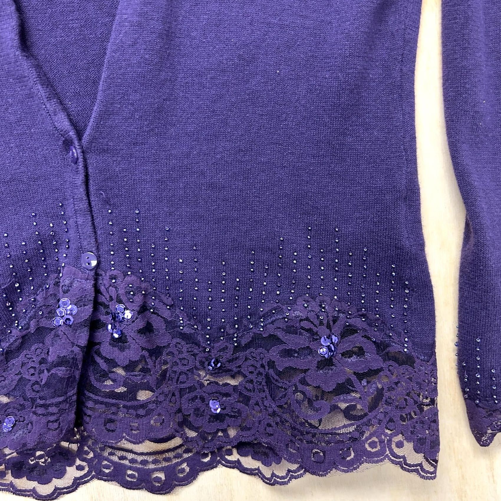 Vintage VINTAGE Jaclyn Smith Cardigan Shirt Womens Small Purple Lace Sequin V Neck Hem Size S / US 4 / IT 40 - 2 Thumbnail