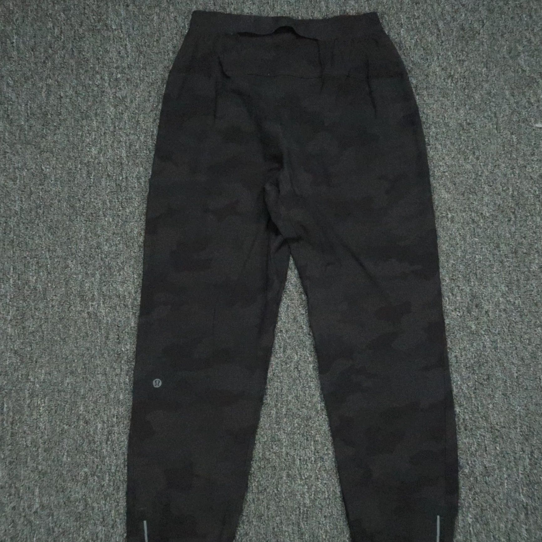 Lululemon Lululemon Pants Men XS Gray Heritage 365 Camo Surge Jogger Ankle Zip Training Shirts? Size US 27 - 3 Thumbnail