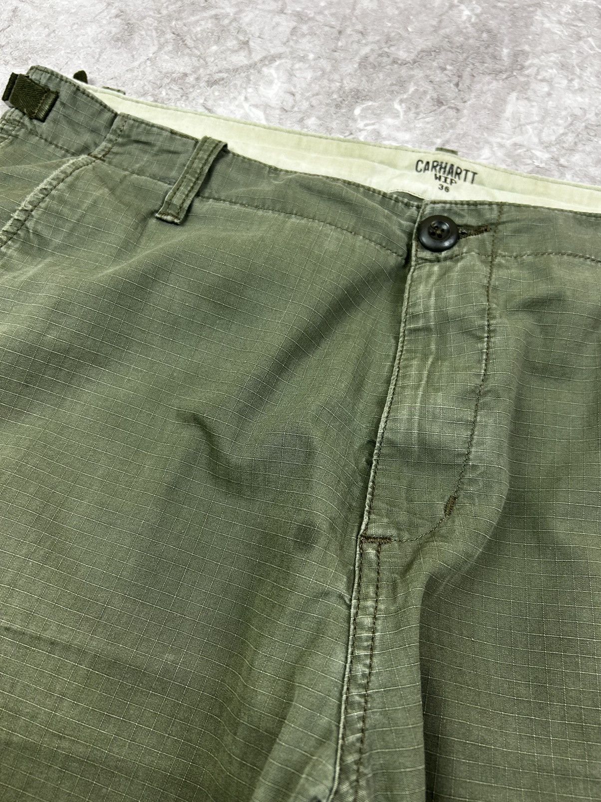 Carhartt Wip Carhartt Wip Disstress Cargo Shorts Size 36 Size US 36 / EU 52 - 4 Thumbnail
