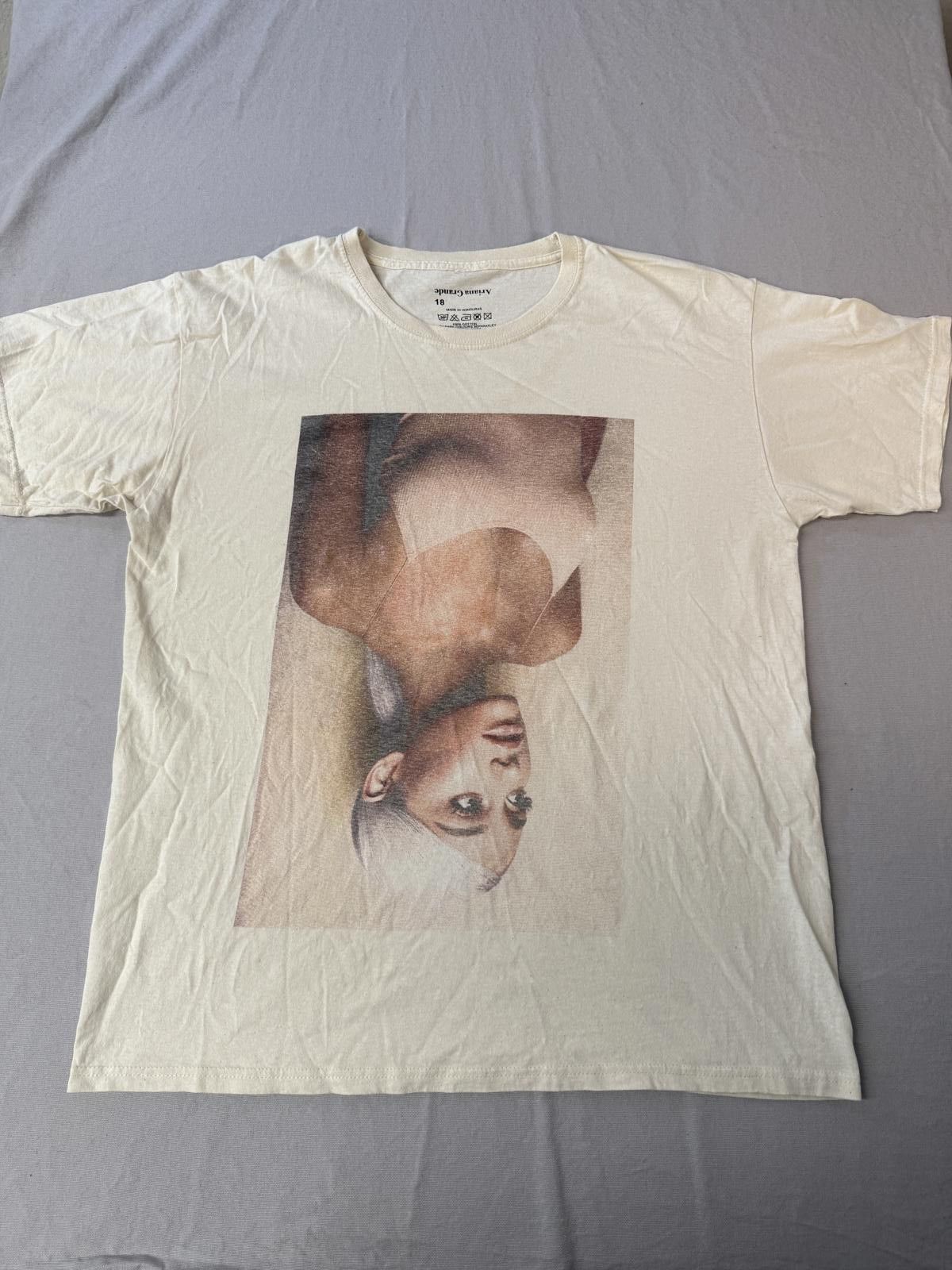 Designer Ariana Grande T-shirt Sweetener Tour Upside Down - 18 Size US L / EU 52-54 / 3 - 1 Thumbnail