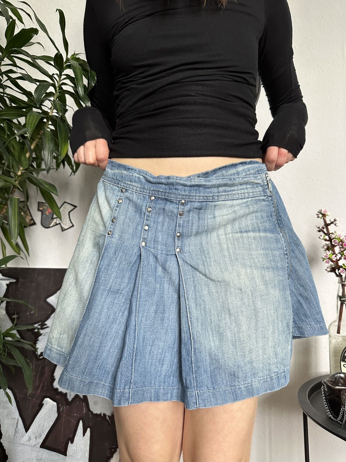 Beauty Beast × Japanese Brand Vintage micro pleated asymmetrical mini skirt washed denim Size 28" / US 6 / IT 42 - 4 Thumbnail