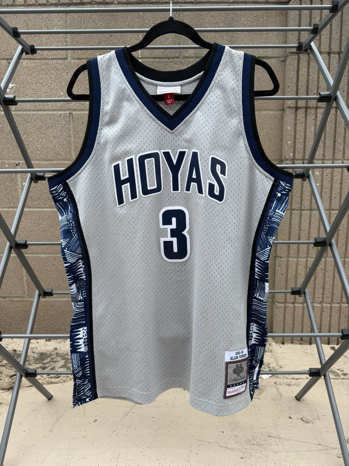 Mitchell & Ness Allen Iverson Georgetown Jersey Size US L / EU 52-54 / 3 - 1 Thumbnail