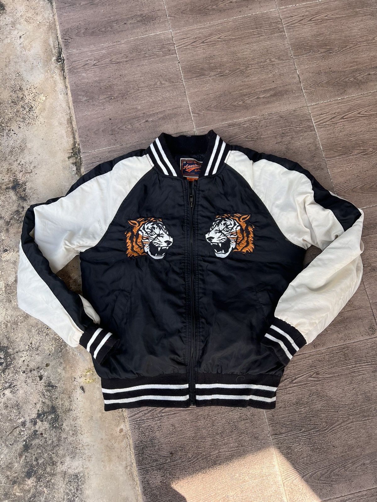 image of Retro Jacket American Retro Varsity Jacket Sukajan in Black, Men's (Size Small)