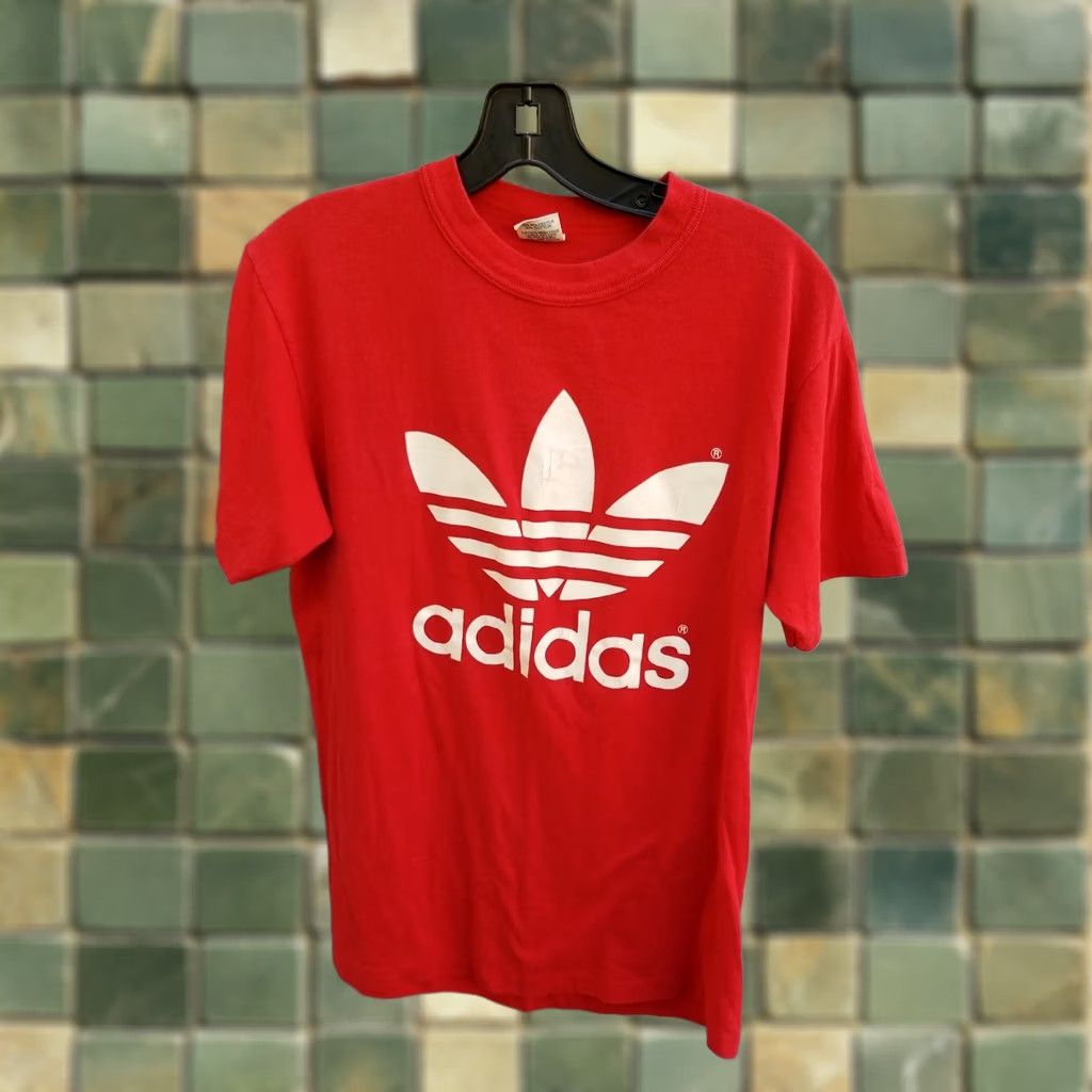 Adidas Revised Title: VINTAGE Adidas Men Large Red Classic 90s Trefoil Logo Casual Cotton Tee Size US L / EU 52-54 / 3 - 1 Thumbnail